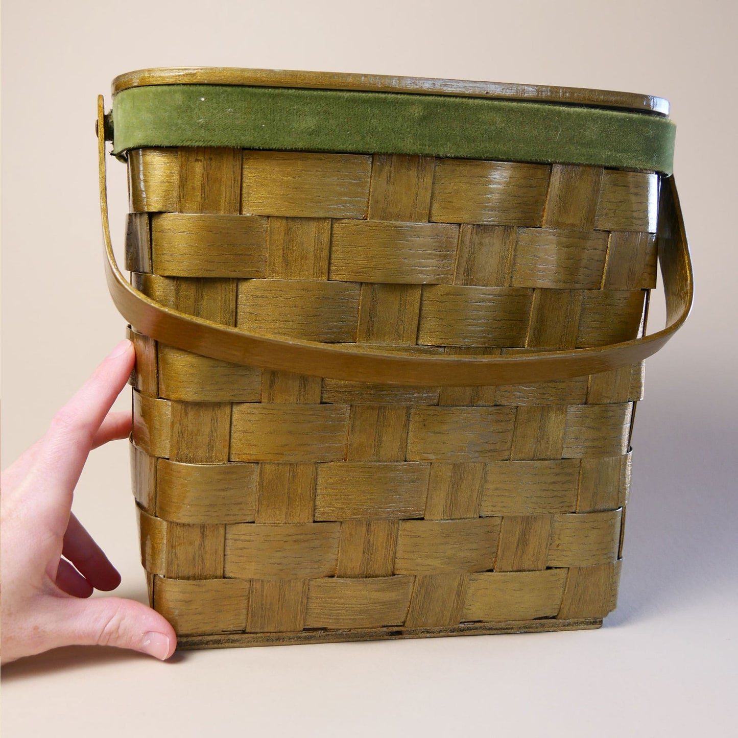 1970s Vintage Green Bamboo Woven Basket with Lid & Handle Thrifted Wicker Basket Vintage Home Decor 4