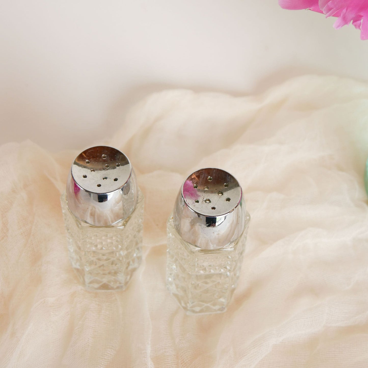 Anchor Hocking Wexford Salt and Pepper Shakers, Vintage Glass Salt and Pepper Shakers