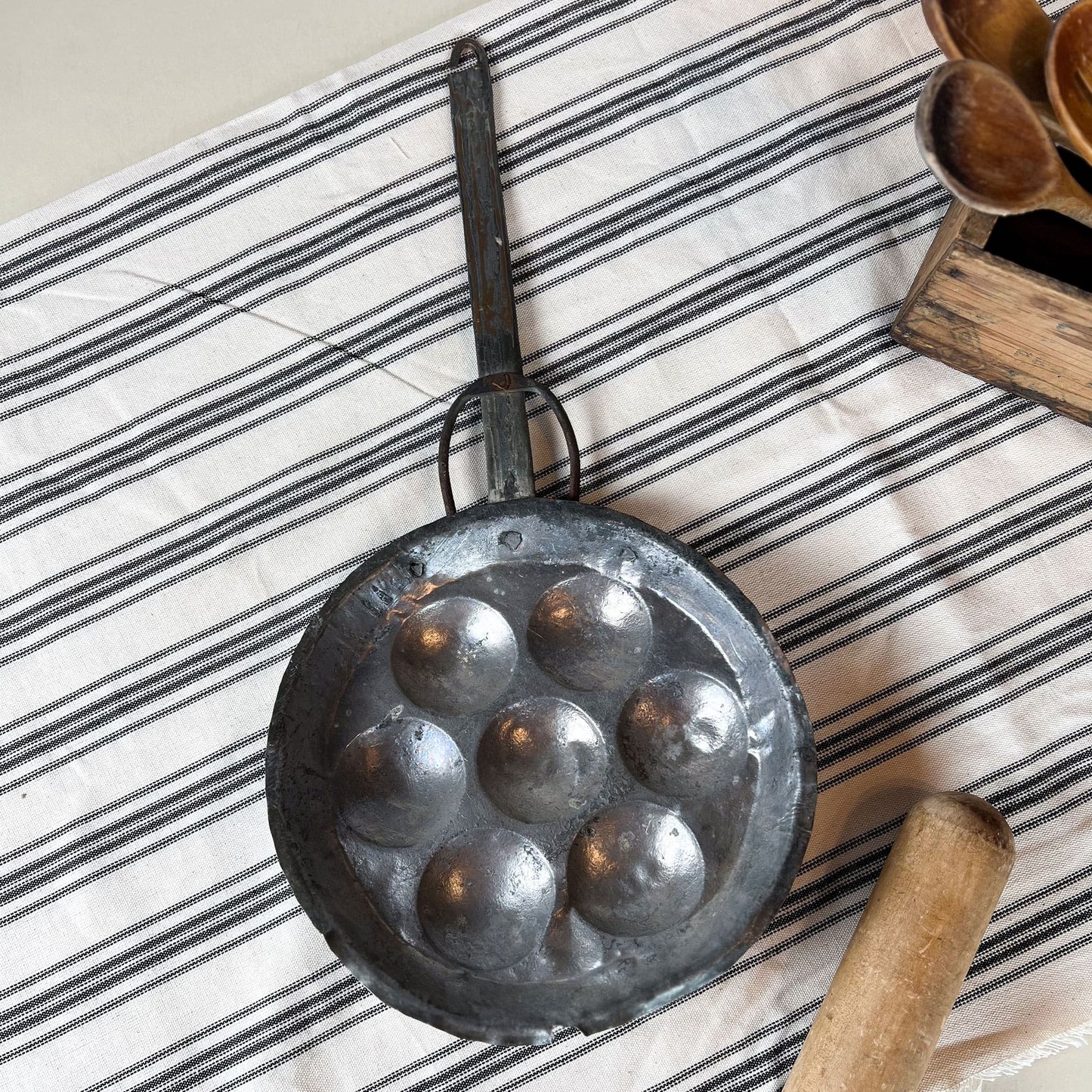 Antique Copper Egg Poacher Pan with Handle, Copper Egg Pan, Vintage Copper Egg Pan, Antique Copper Egg Pan, Primitive Copper Wall Decor
