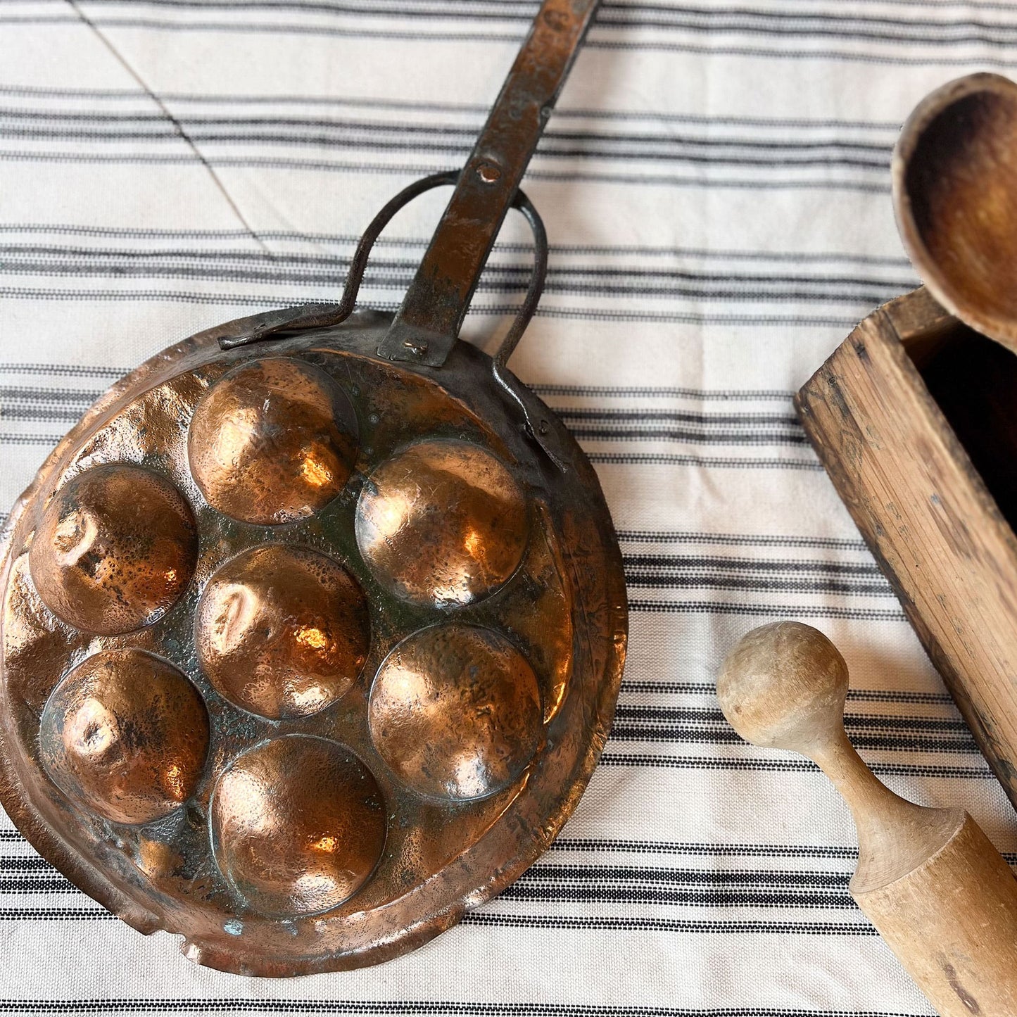 Antique Copper Egg Poacher Pan with Handle, Copper Egg Pan, Vintage Copper Egg Pan, Antique Copper Egg Pan, Primitive Copper Wall Decor