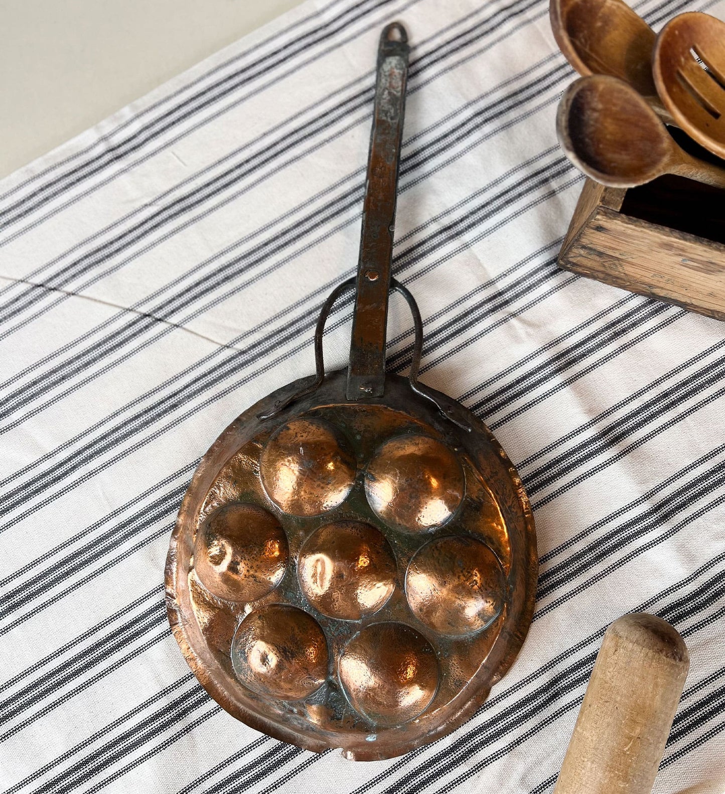 Antique Copper Egg Poacher Pan with Handle, Copper Egg Pan, Vintage Copper Egg Pan, Antique Copper Egg Pan, Primitive Copper Wall Decor
