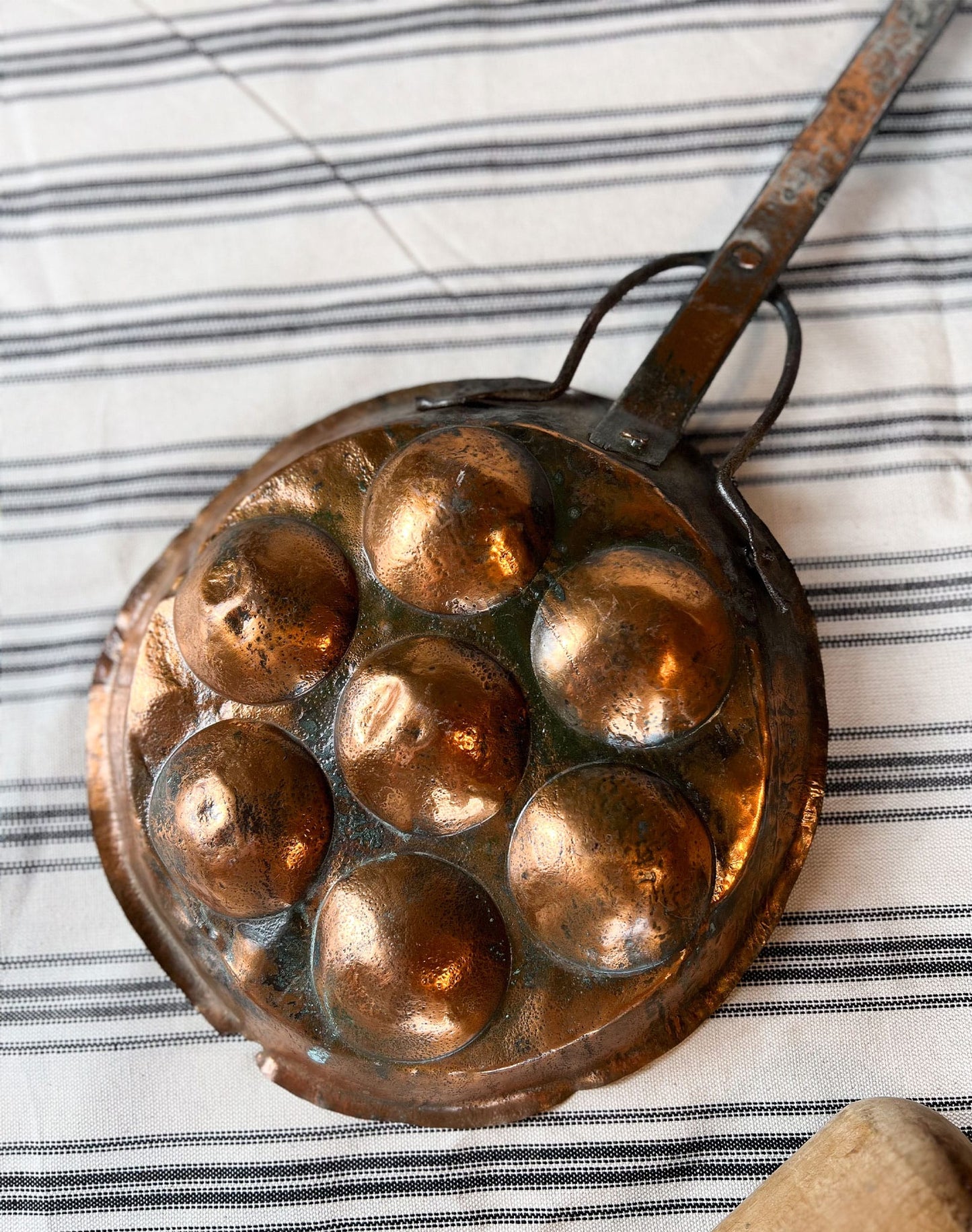 Antique Copper Egg Poacher Pan with Handle, Copper Egg Pan, Vintage Copper Egg Pan, Antique Copper Egg Pan, Primitive Copper Wall Decor