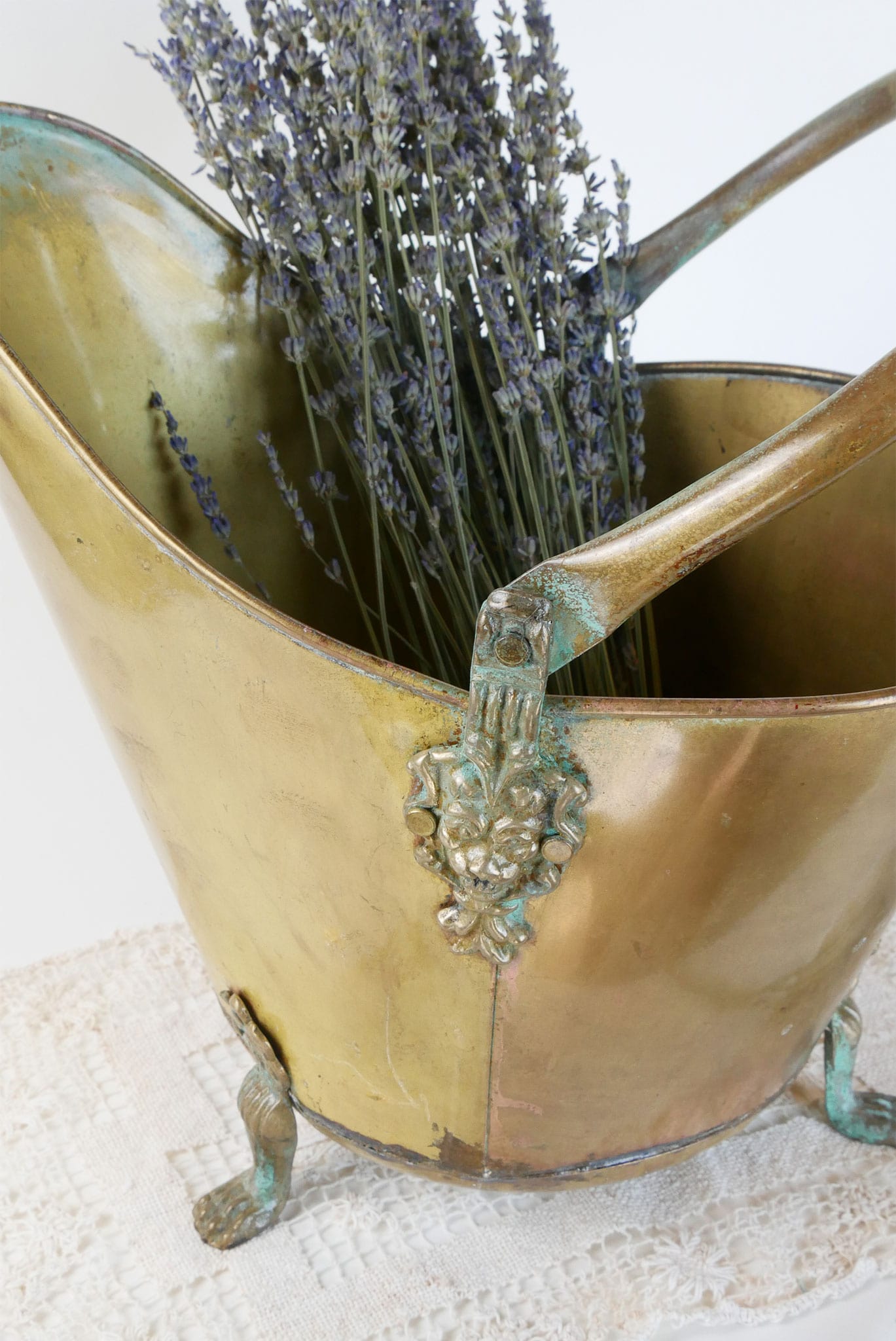 Vintage Brass Coal Scuttle, Lion Head Detail & Ceramic Handle, Antique Brass Coal Scuttle, Vintage Coal Bucket, Vintage Brass Bucket with Lion Heads