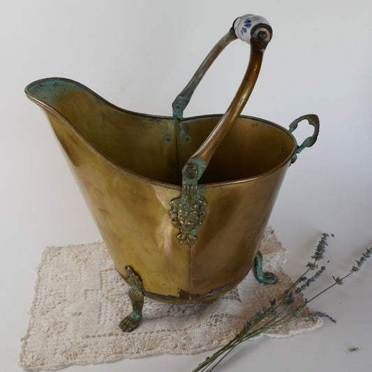 Vintage Brass Coal Scuttle, Lion Head Detail & Ceramic Handle, Antique Brass Coal Scuttle, Vintage Coal Bucket, Vintage Brass Bucket with Lion Heads