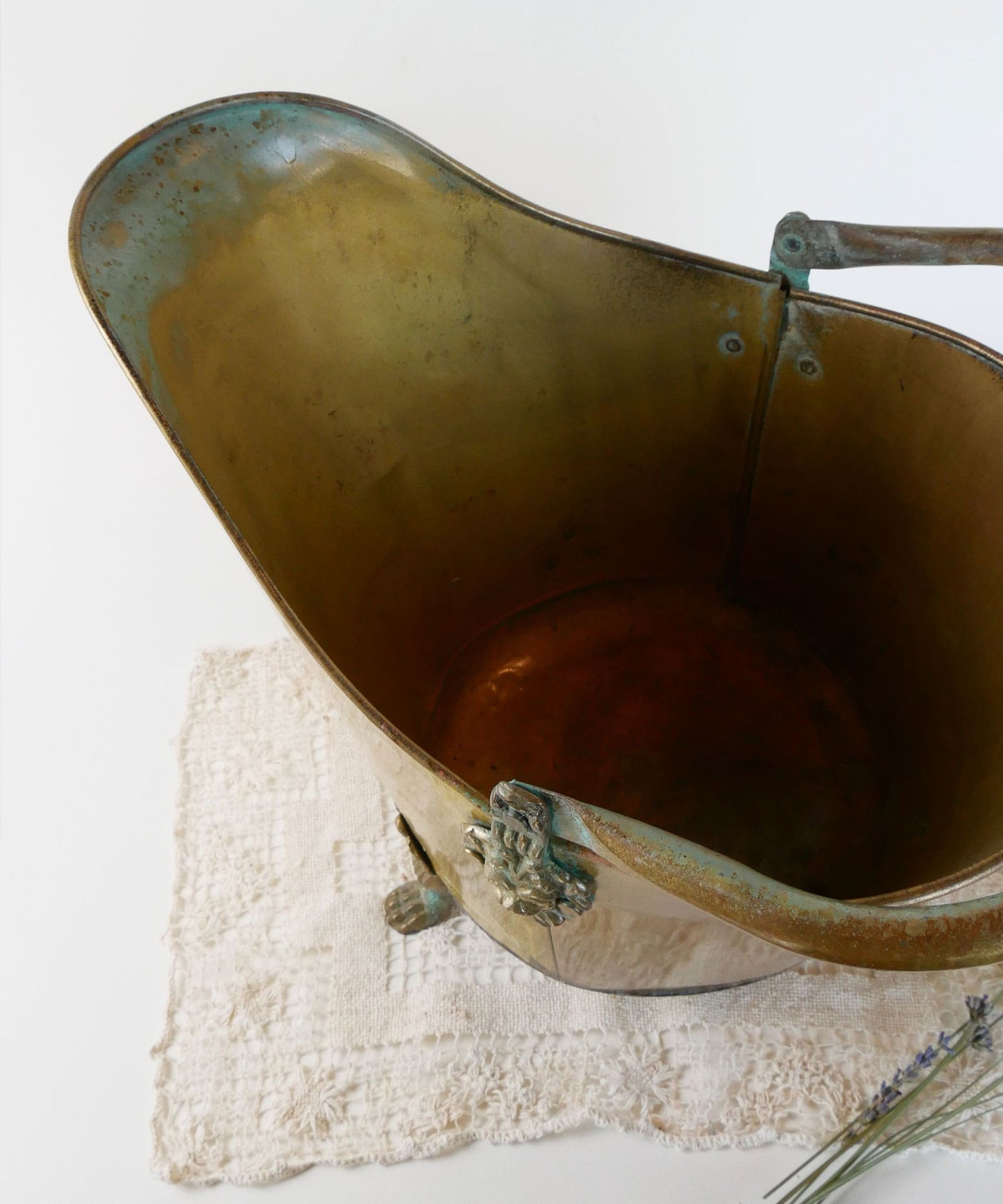Vintage Brass Coal Scuttle, Lion Head Detail & Ceramic Handle, Antique Brass Coal Scuttle, Vintage Coal Bucket, Vintage Brass Bucket with Lion Heads