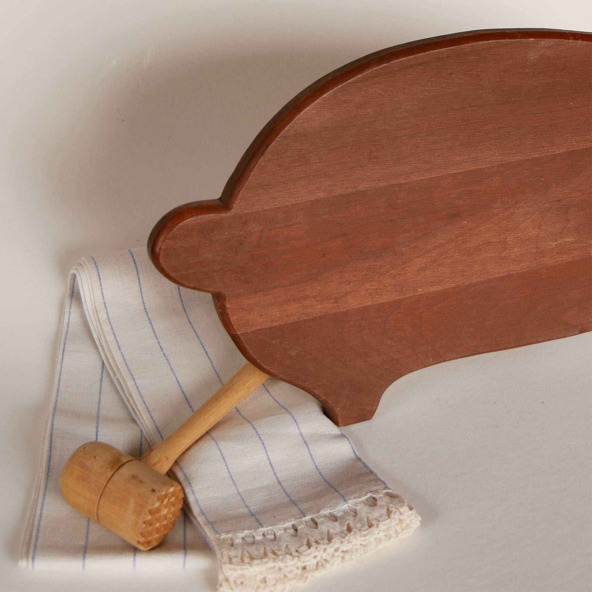 Vintage Pig Cutting Board, Large Dark Wood Pig Cutting Board, Vintage Farmhouse Kitchen Cutting Board