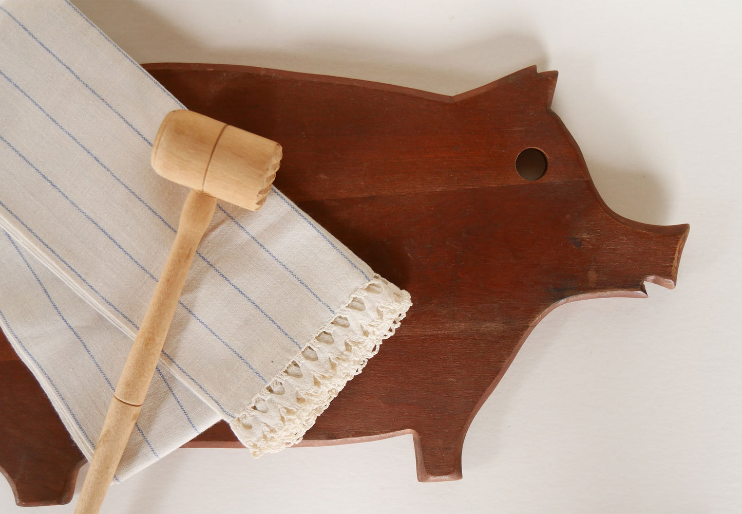 Vintage Pig Cutting Board, Large Dark Wood Pig Cutting Board, Vintage Farmhouse Kitchen Cutting Board