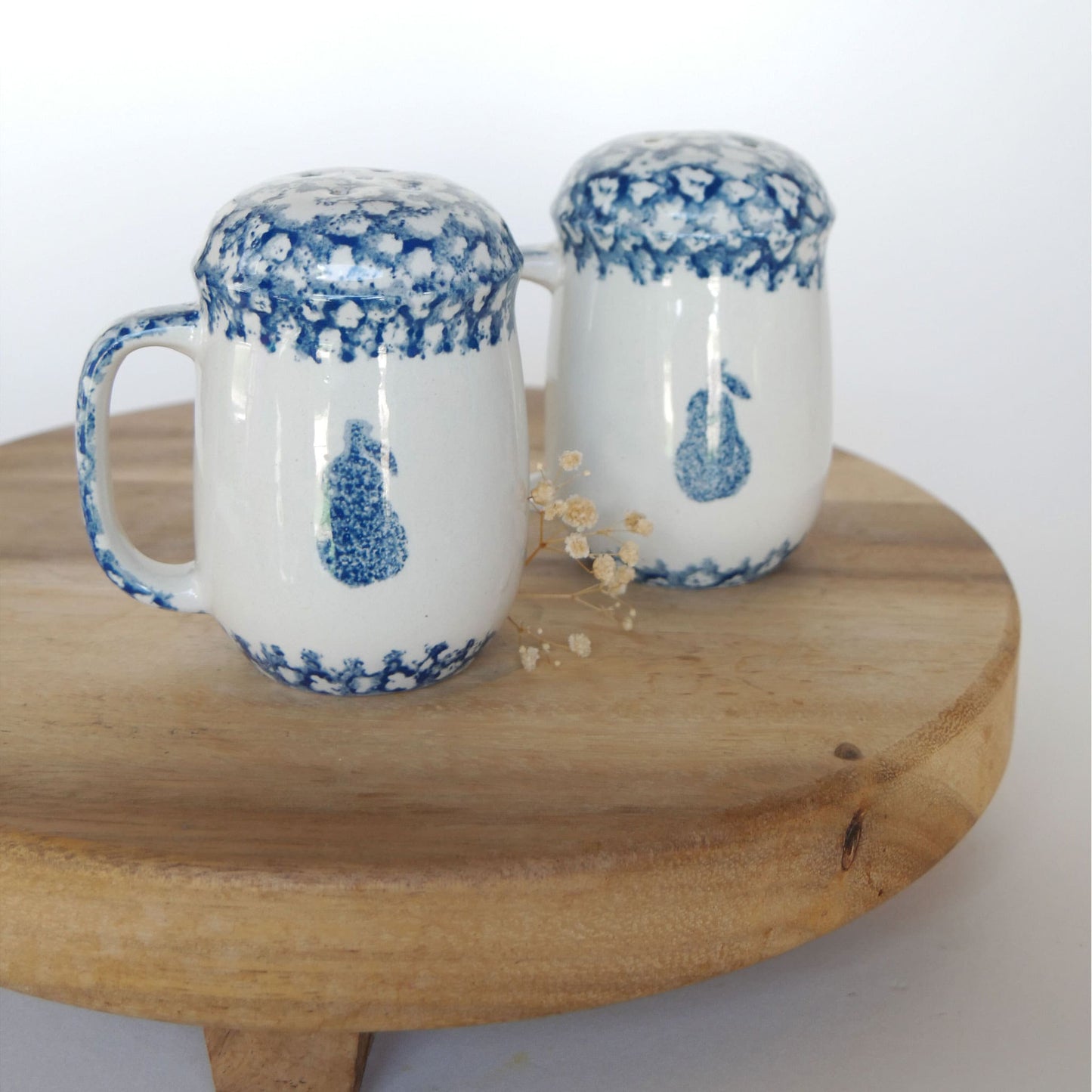 Blue and White Rooster and Pear Salt & Pepper Shakers, Blue Sponge, Vintage Farmhouse Salt and Pepper Shakers, Vintage Kitchen Decor