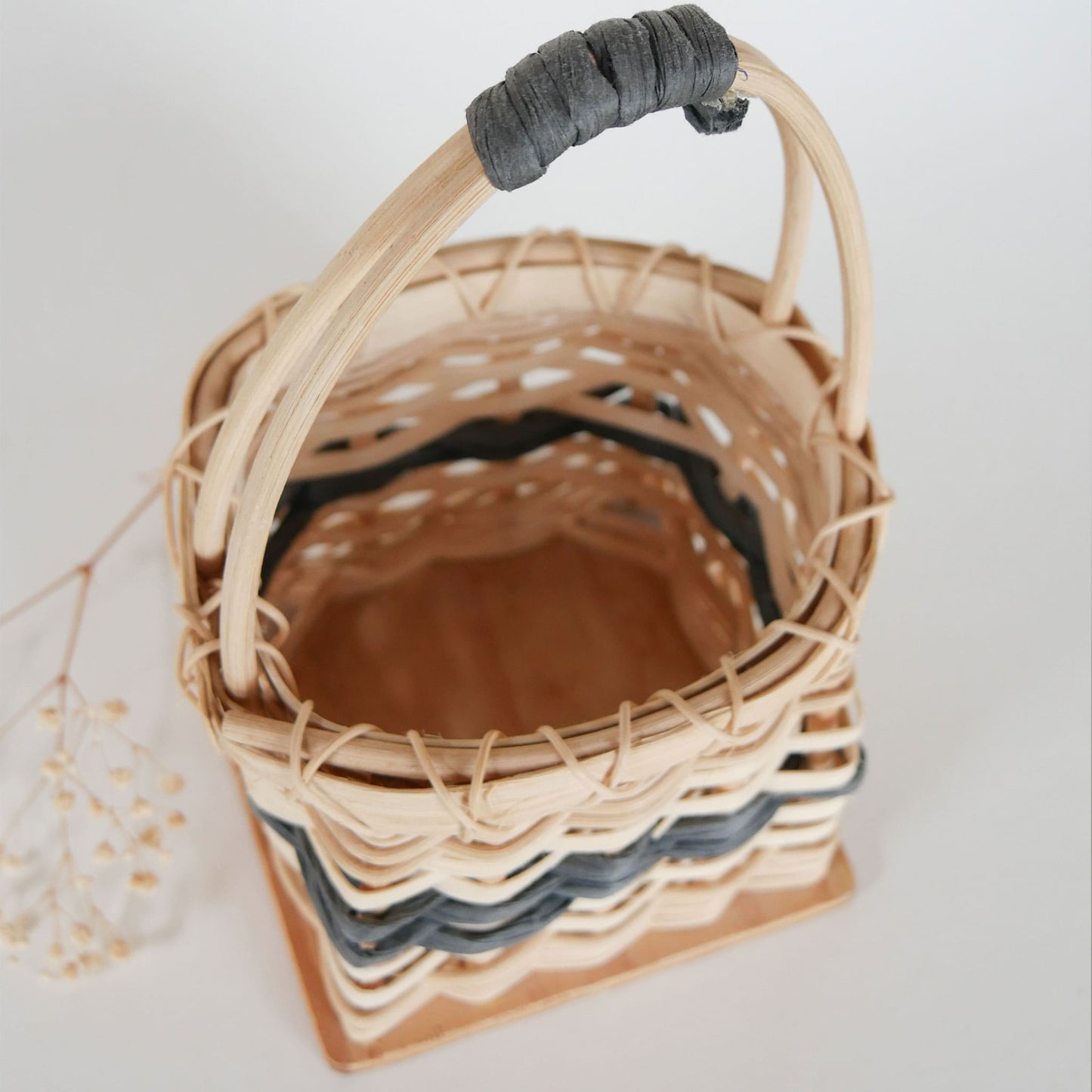 Small Vintage WIcker BAsket with Handle, Blue Striped Basket, Vintage Basket Blue Stripe