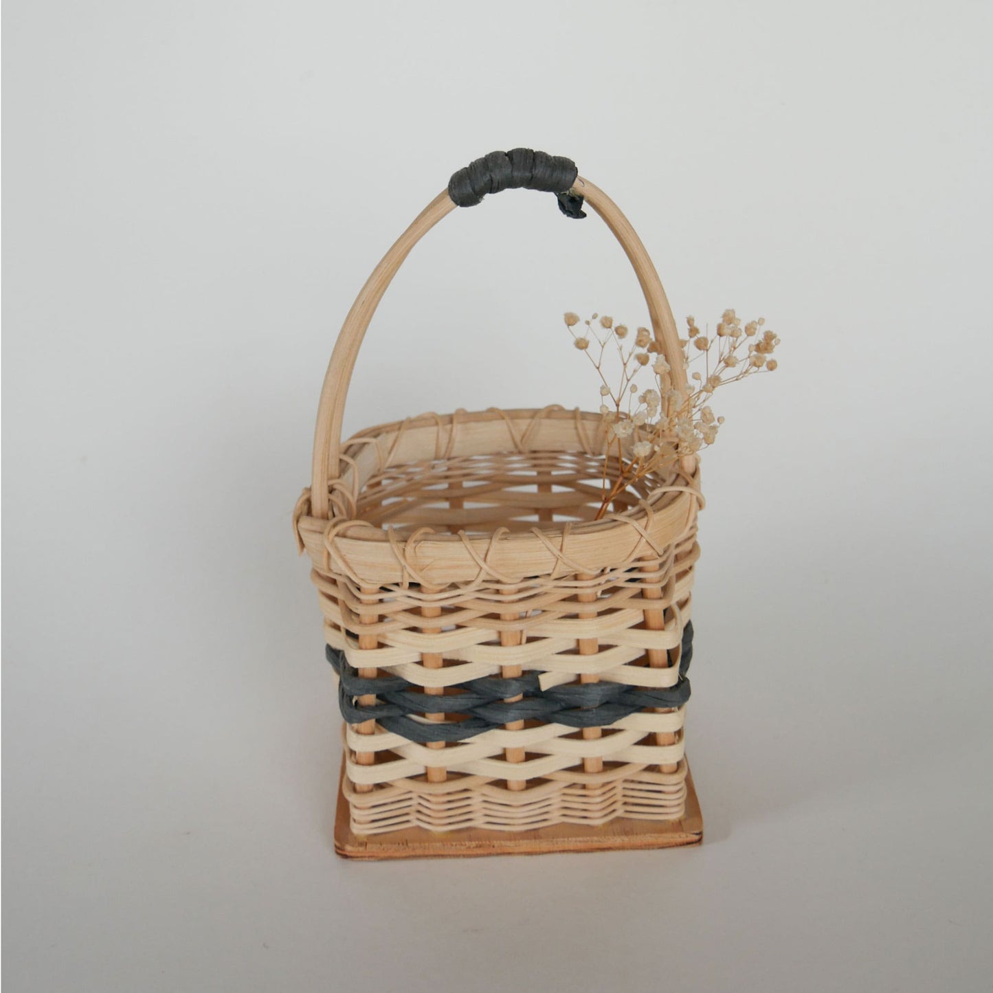 Small Vintage WIcker BAsket with Handle, Blue Striped Basket, Vintage Basket Blue Stripe