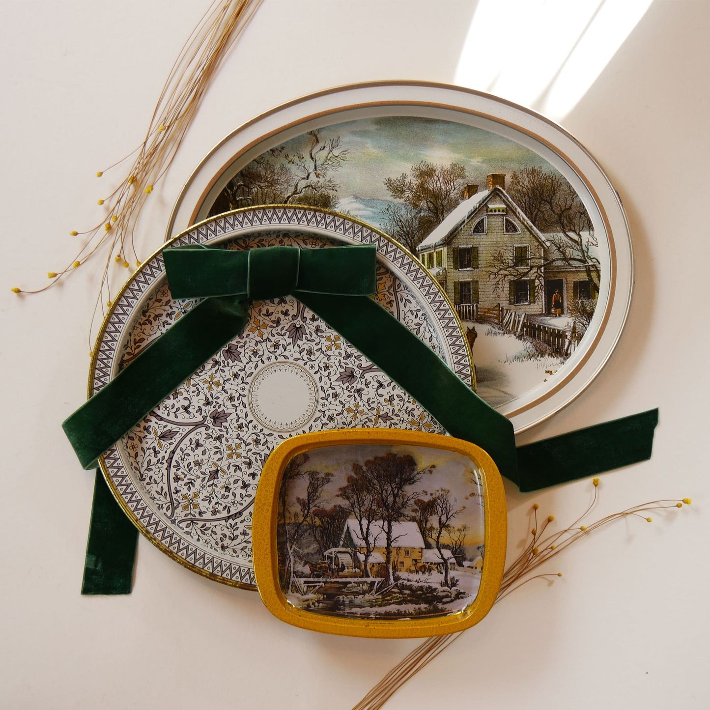 Vitnage DEcorative Metal Tray Collection