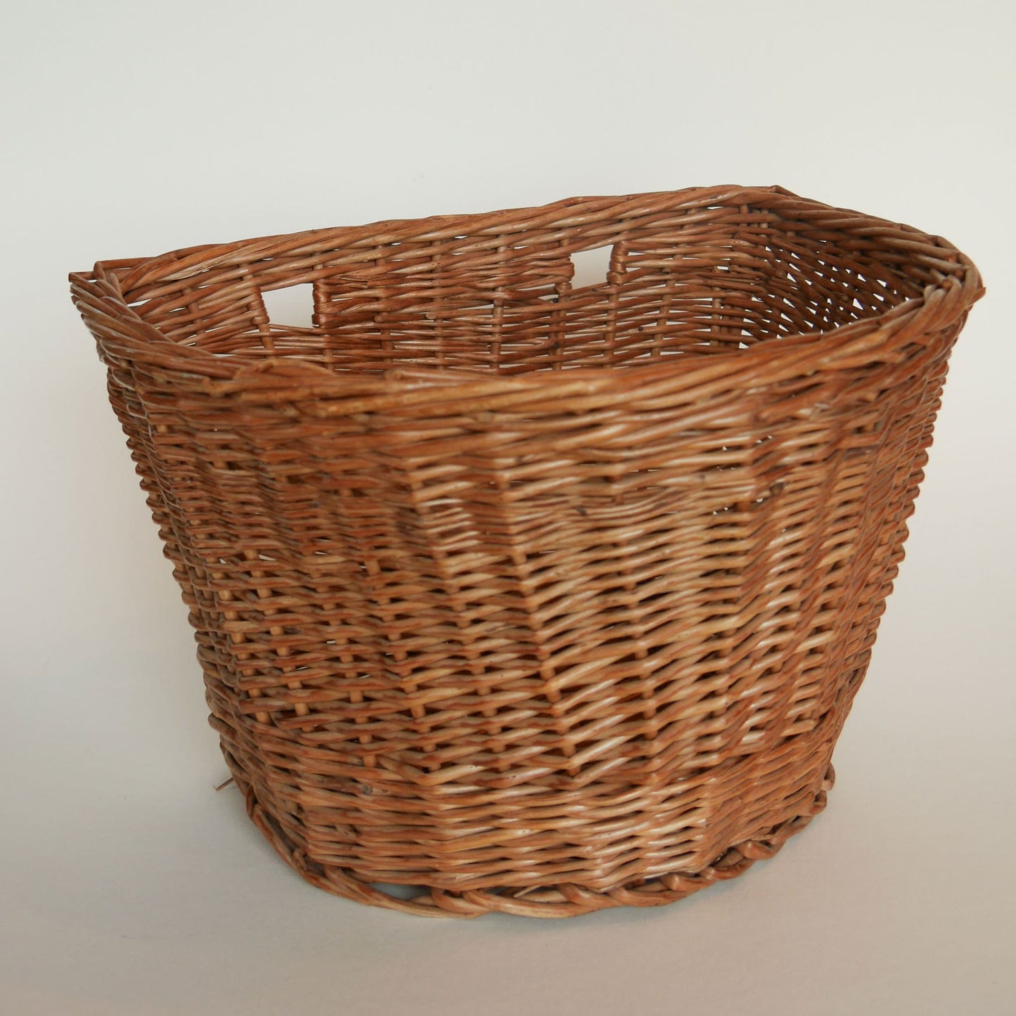 Large Vintage Flat Back Wicker Basket, Vintage Farmhouse Wicker Basket, Vintage Farmhouse Basket, Vintage Wicker Hanging Basket