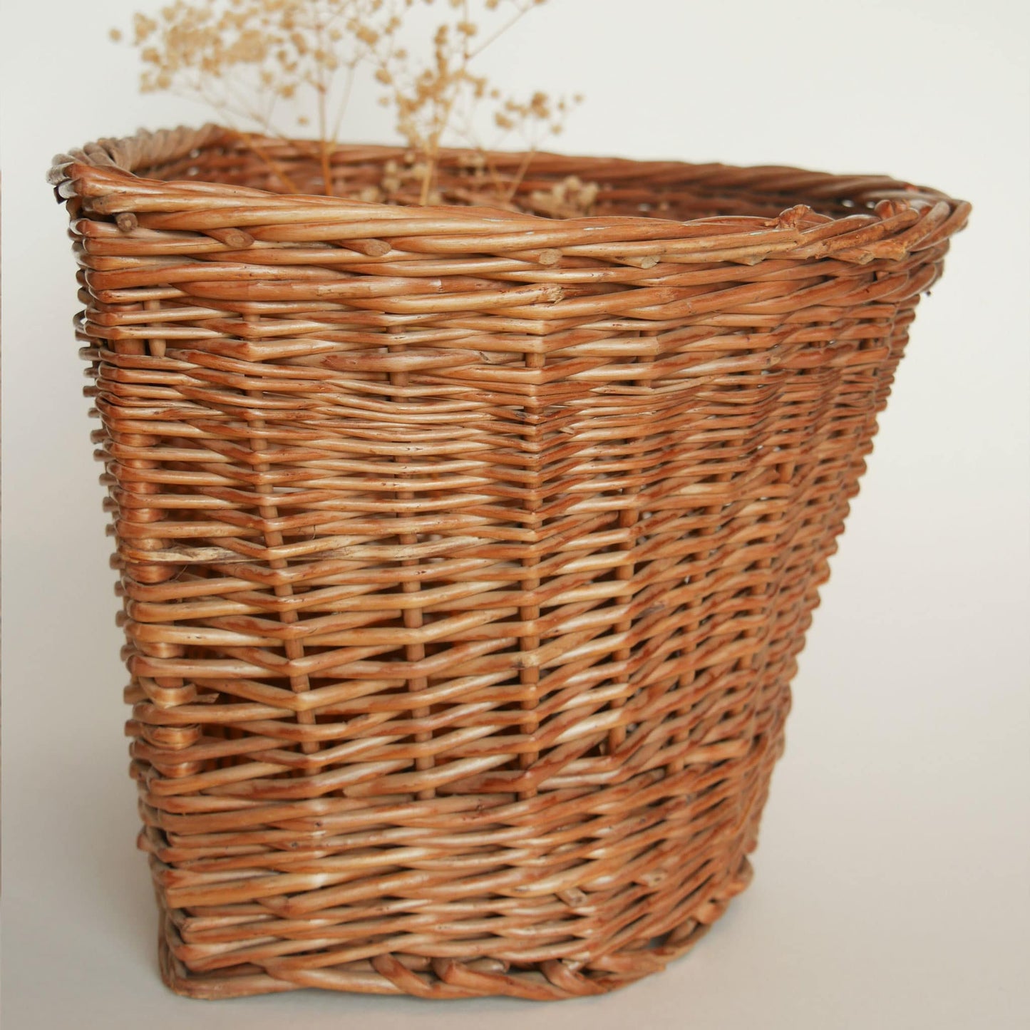 Large Vintage Flat Back Wicker Basket, Vintage Farmhouse Wicker Basket, Vintage Farmhouse Basket, Vintage Wicker Hanging Basket