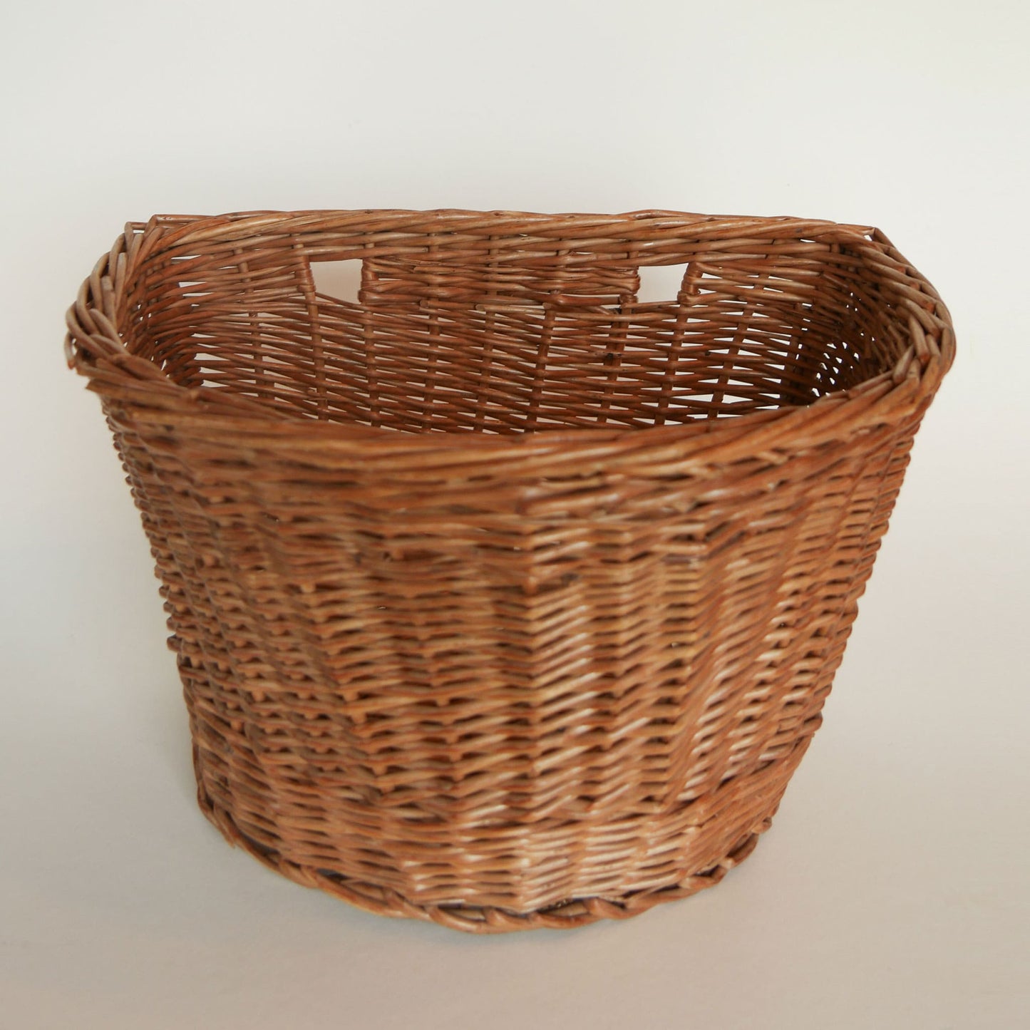 Large Vintage Flat Back Wicker Basket, Vintage Farmhouse Wicker Basket, Vintage Farmhouse Basket, Vintage Wicker Hanging Basket