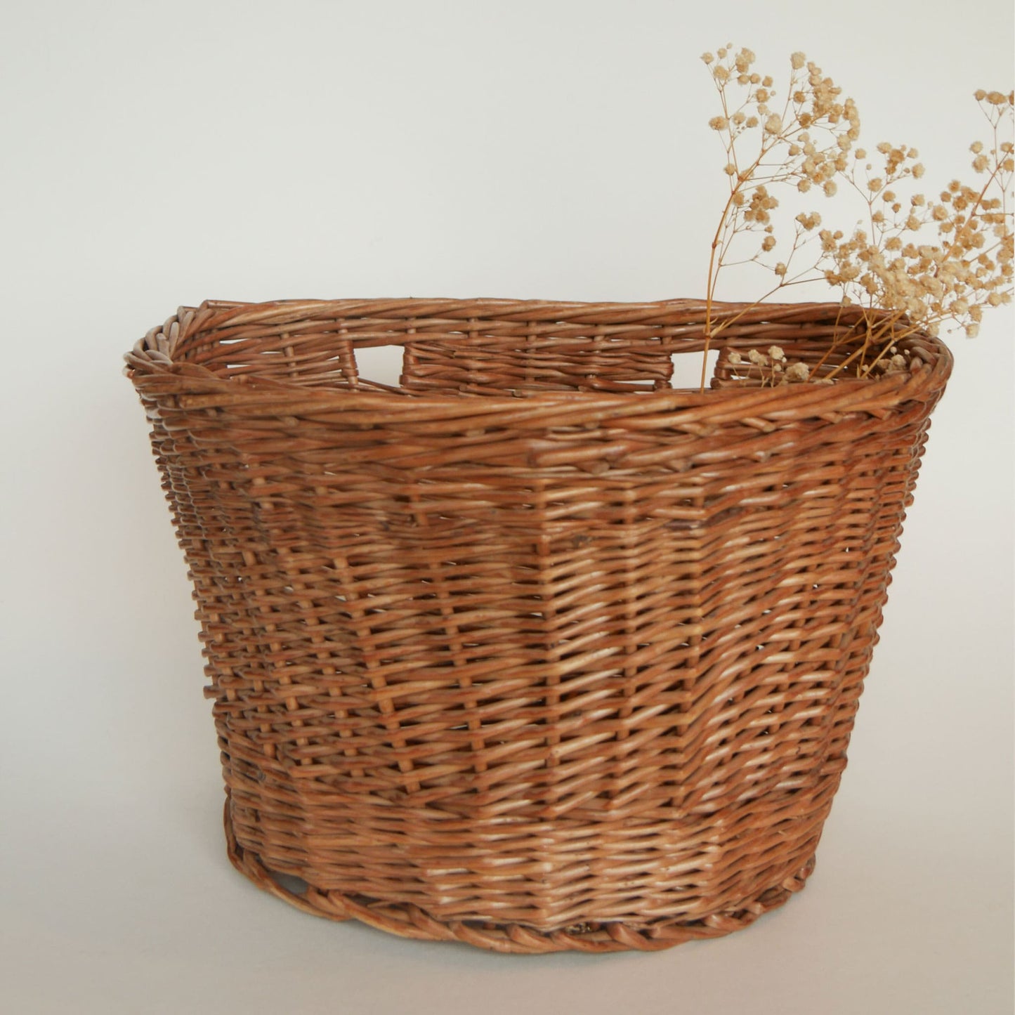 Large Vintage Flat Back Wicker Basket, Vintage Farmhouse Wicker Basket, Vintage Farmhouse Basket, Vintage Wicker Hanging Basket