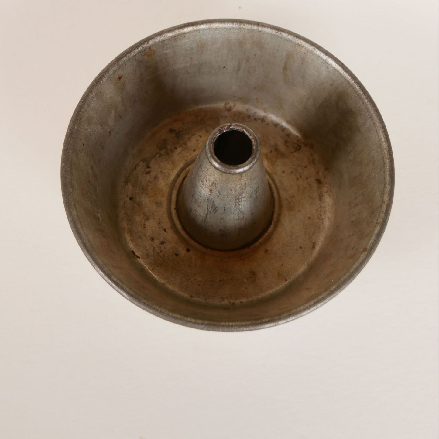 Small Vintage Metal Bundt Pan, Vintage Farmhouse Kitchen Decor, Vintage Kitchen Pan, Vintage Metal Bundt Pan