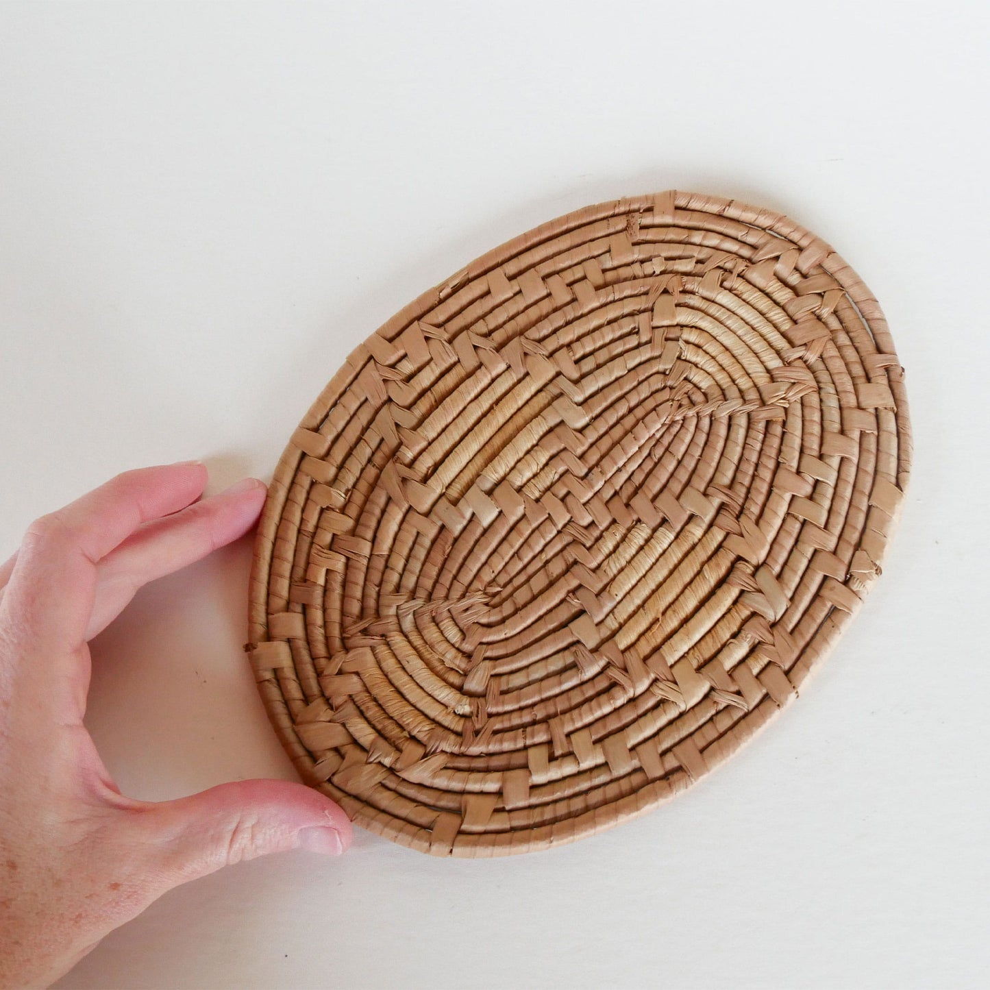 Wicker Floral Shaped Trivet, Vintage Wicker Decor, Vintage Gallery Wall, Vintage Boho Wall, Vintage Boho Wicker, Boho Wicker Decor, Vintage Raffia Trivet