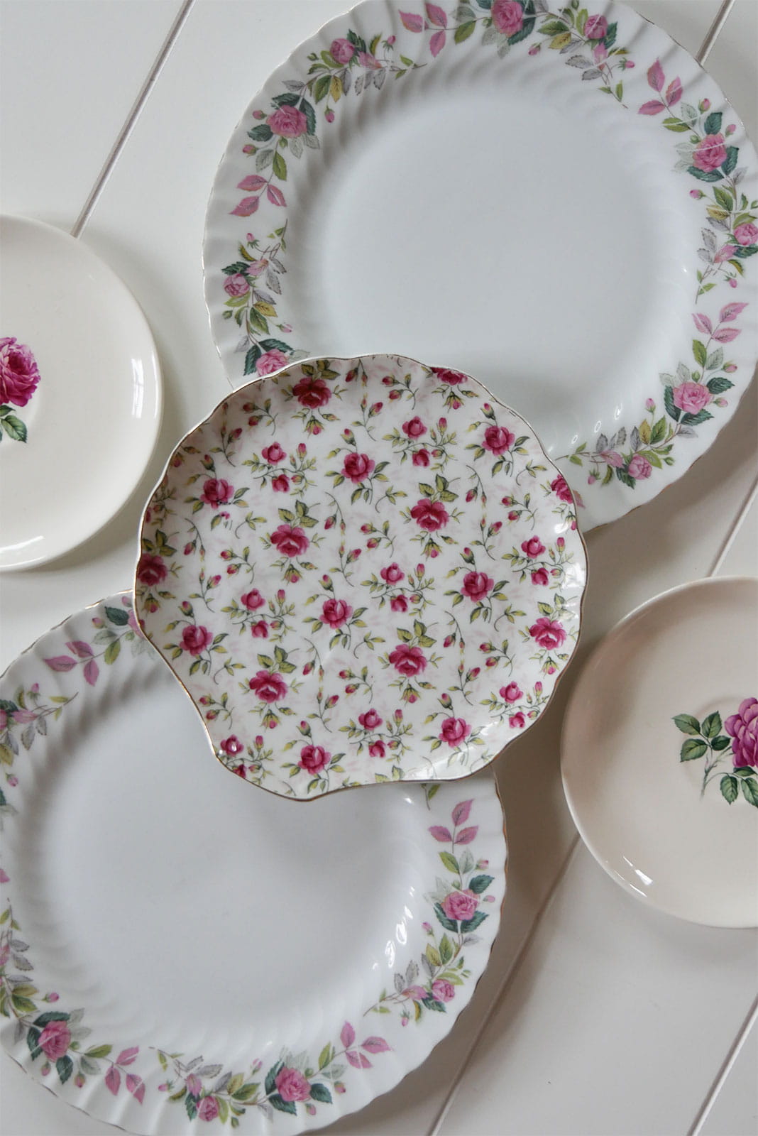 Vintage Pink Rose Pattern Plate, Floral Plate Wall, Cottacore Rose Plate Wall, Vintage Plate Wall, Vintage Floral Plate Wall, Vintage Rose Pattern Plate Wall