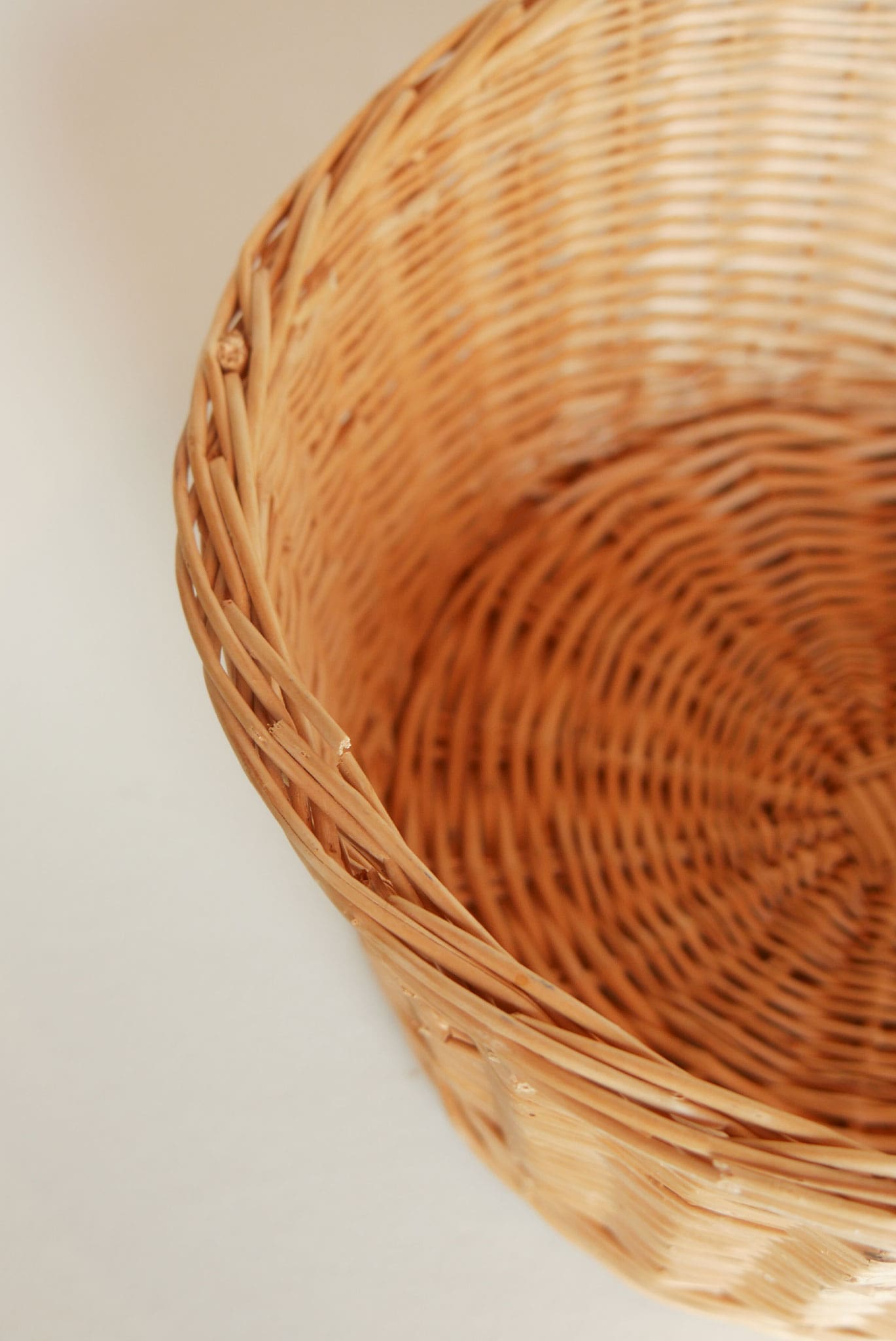 Vintage Round Wicker Basket with Handle, Vintage Farmhouse Wicker Basket, Vintage Cottage Wicker Basket Wicker Basket with Handle