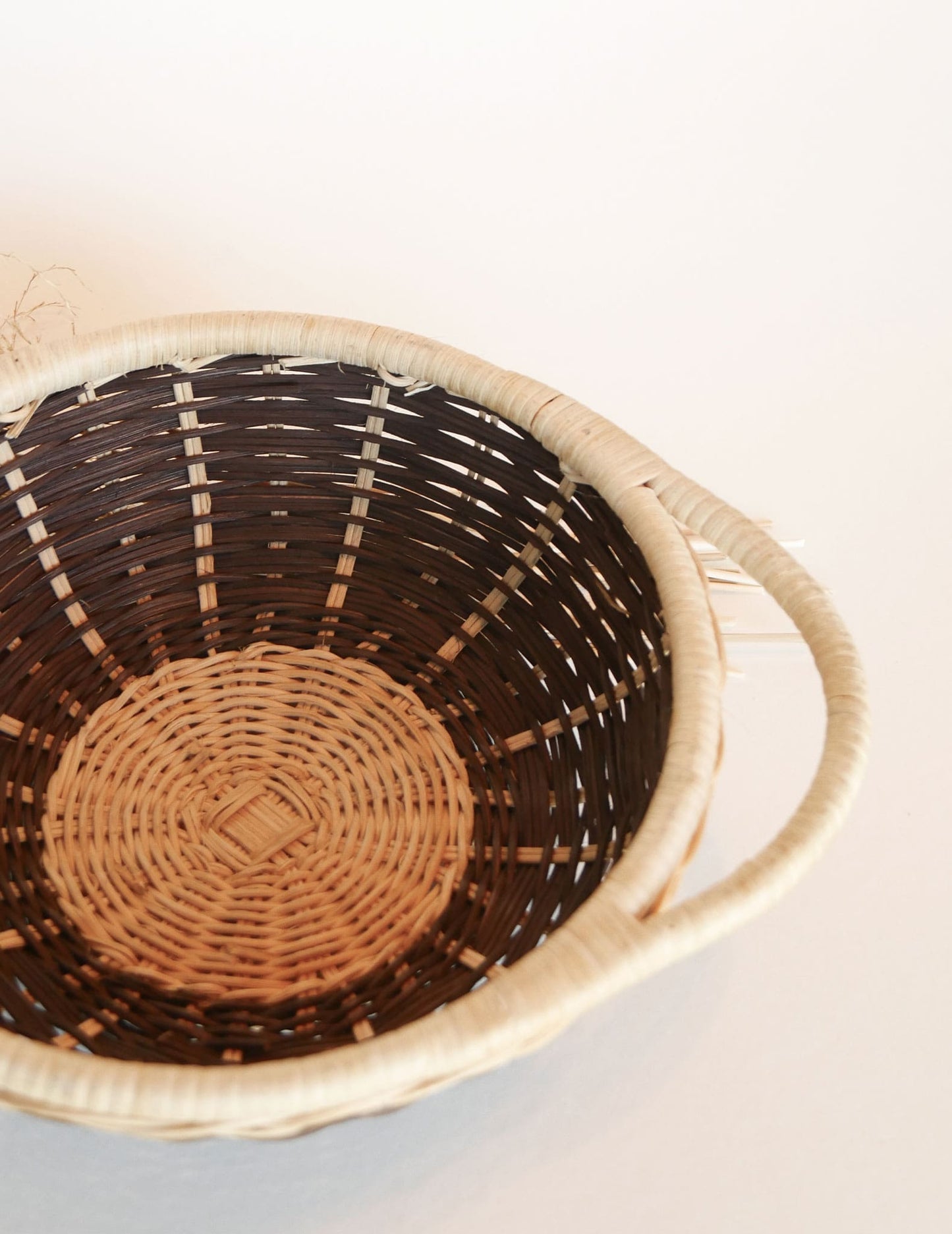 Vintage 9in Round Handled Two-Tone Brown Basket Vintage Farmhouse Baskets Vintage WIcker Baskets Vintage Brown Wicker Baskets Primitive Baskets