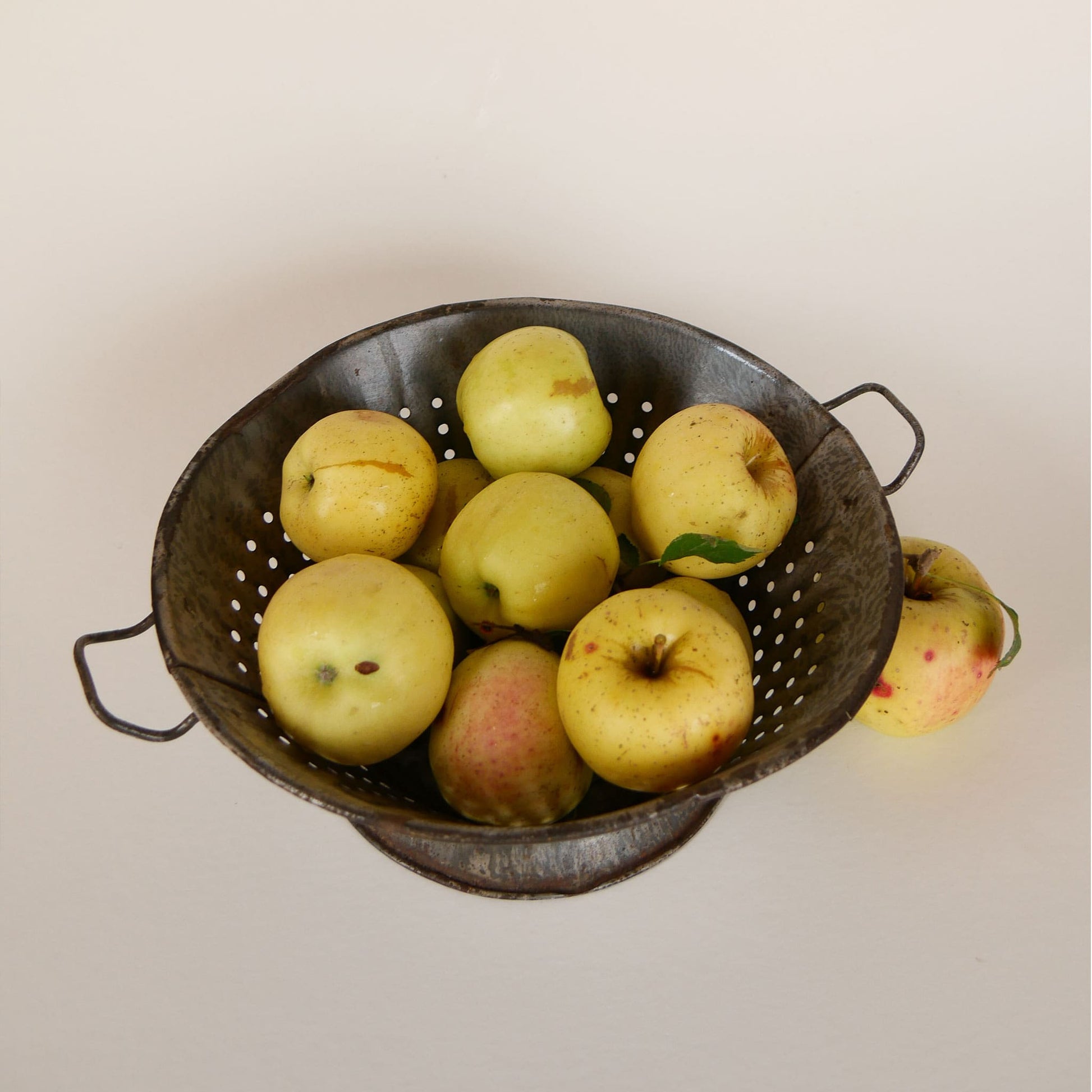 Vintage Round Metal Strainer with Pedestal Base, Vintage Farmhouse Kitchen Decor, Farmhouse Strainer, Primitive Strainer