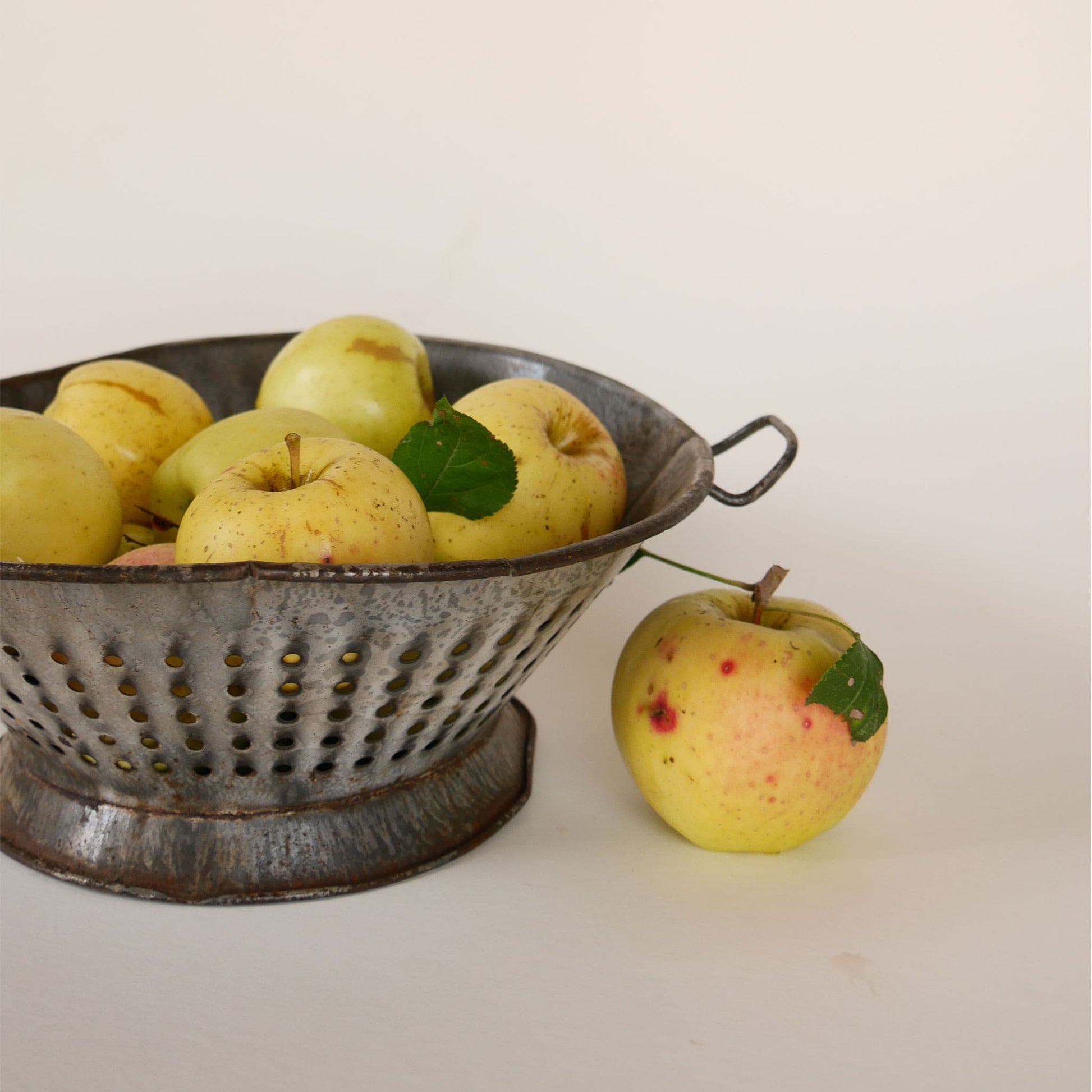 Vintage Round Metal Strainer with Pedestal Base, Vintage Farmhouse Kitchen Decor, Farmhouse Strainer, Primitive Strainer