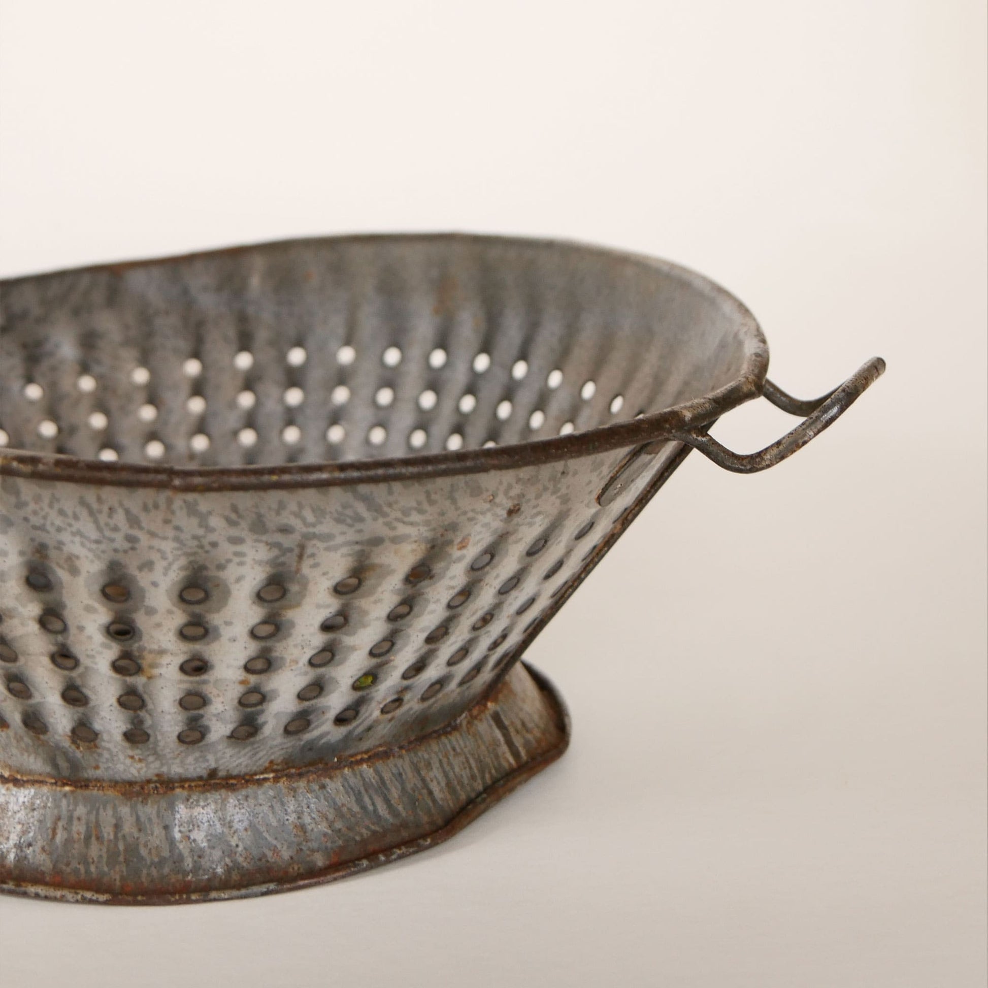 Vintage Round Metal Strainer with Pedestal Base, Vintage Farmhouse Kitchen Decor, Farmhouse Strainer, Primitive Strainer