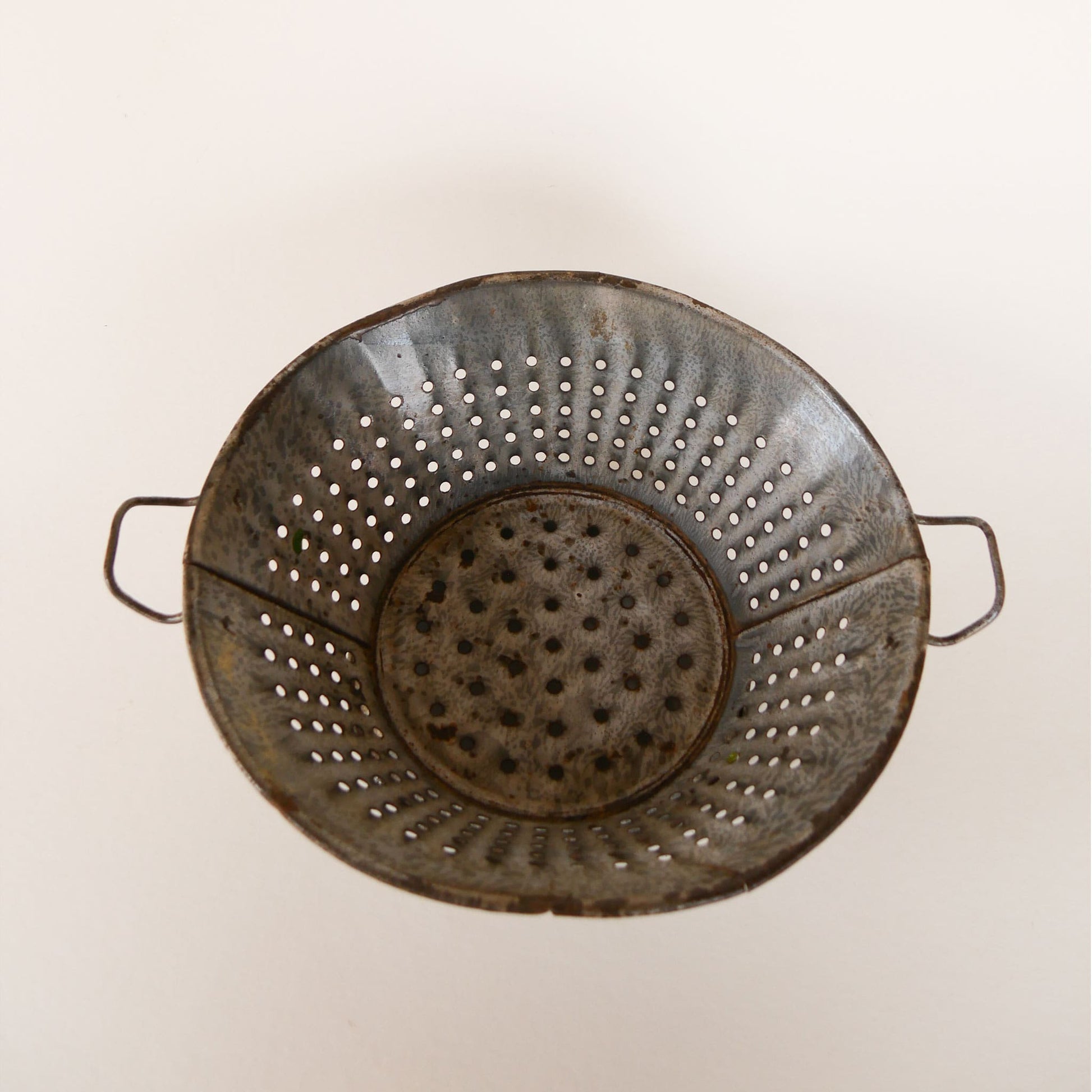 Vintage Round Metal Strainer with Pedestal Base, Vintage Farmhouse Kitchen Decor, Farmhouse Strainer, Primitive Strainer