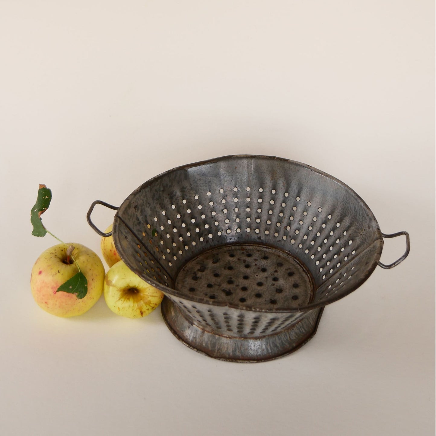 Vintage Round Metal Strainer with Pedestal Base, Vintage Farmhouse Kitchen Decor, Farmhouse Strainer, Primitive Strainer