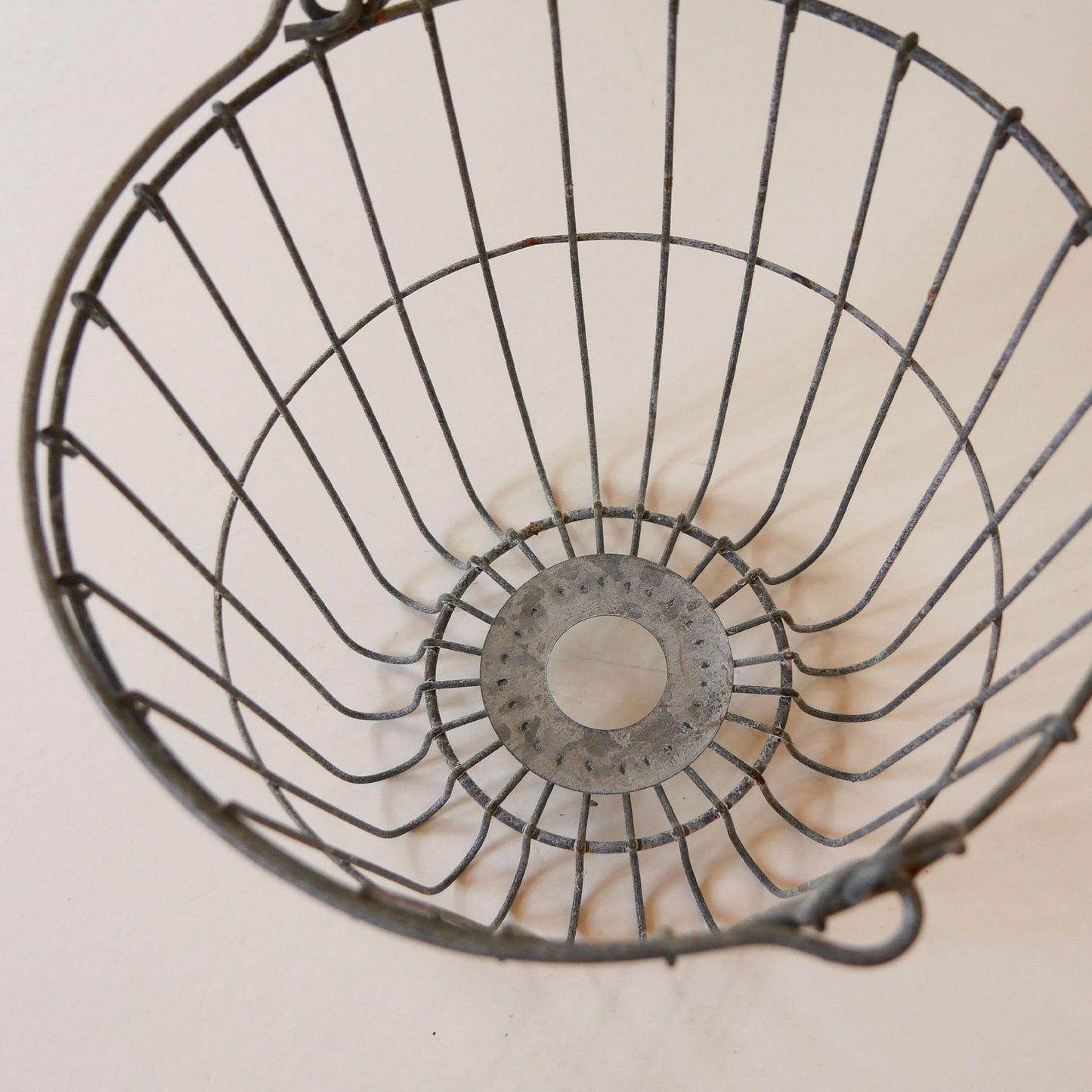Vintage Rustic Wire Basket with Handle, Primitive Wire Basket, Vintage Wire Basket, Egg Gathering Basket, Vintage Egg Basket, Vintage Wire Basket, Farmhouse Basket, Vintage Farmhouse Decor, Vintage Farmhouse Kitchen