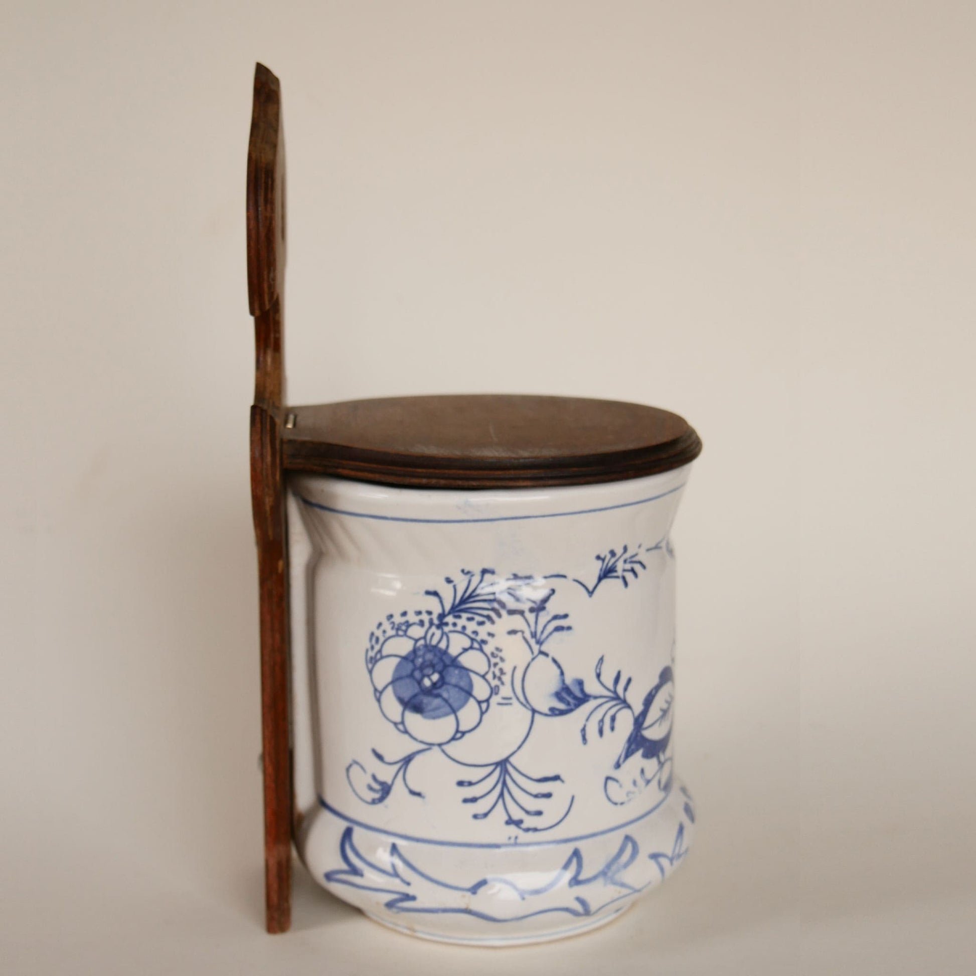 Vintage Blue and White Salt Box, Blue Onion Salt Box, Vintage Salt Box, Vintage Salt Cellar