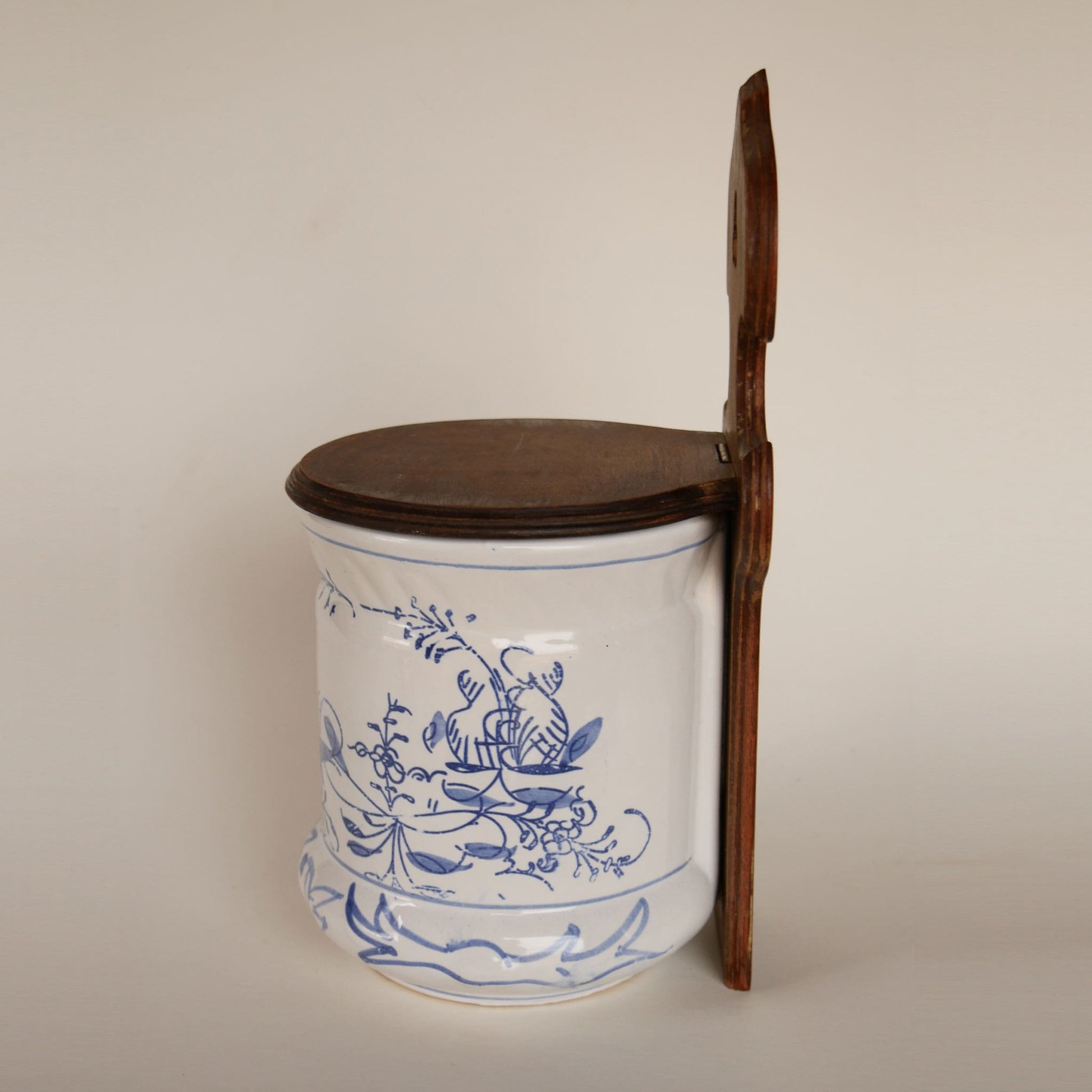 Vintage Blue and White Salt Box, Blue Onion Salt Box, Vintage Salt Box, Vintage Salt Cellar