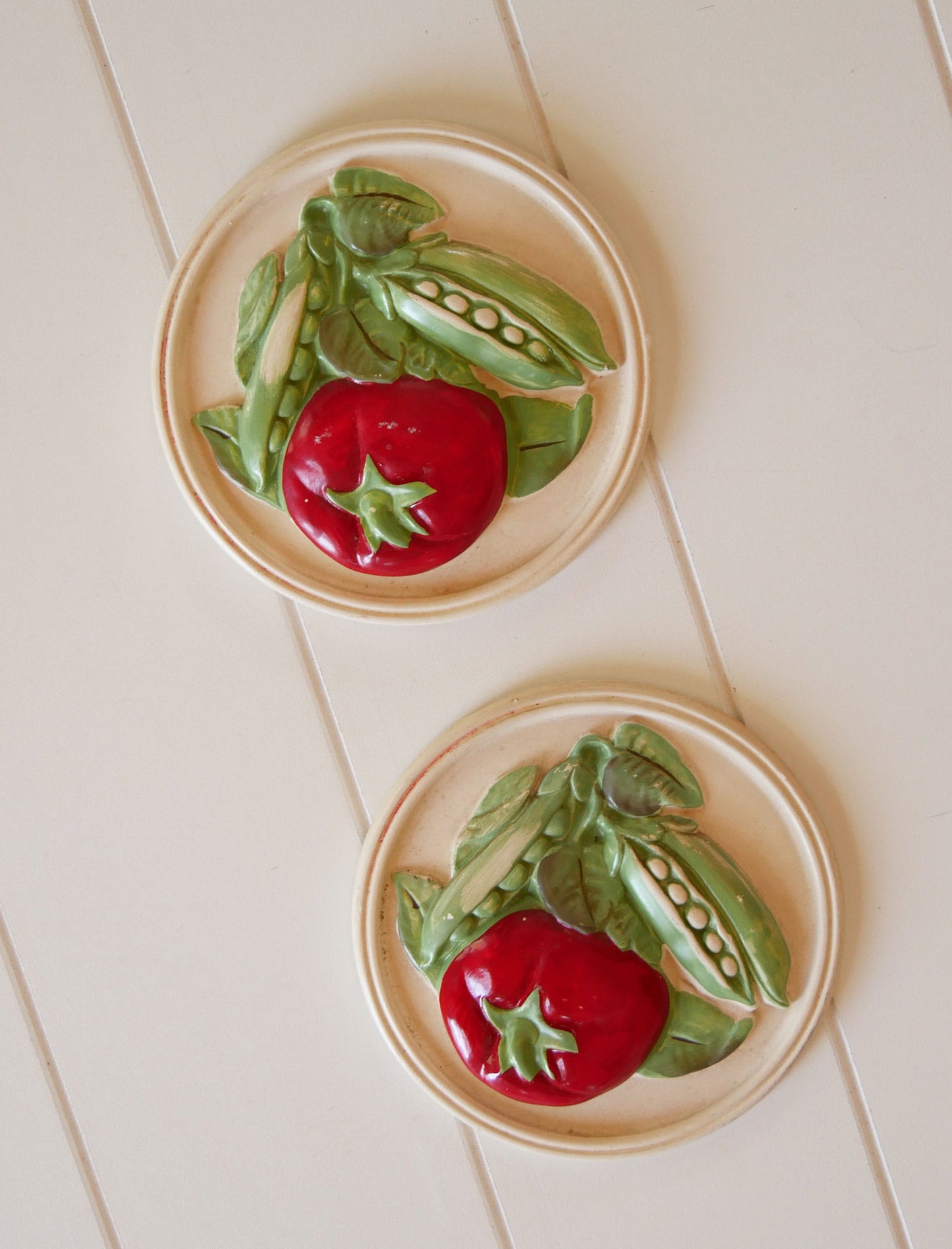 VIntage Tomato & Peas Chalk Wall Plaque, Vintage Fruit Chalk, Vintage Vegetable Chalk, Vintage Kitchen Decor, Chalk Plaque, Vintage Chalk Art, Vintage Retro Kitchen Decor