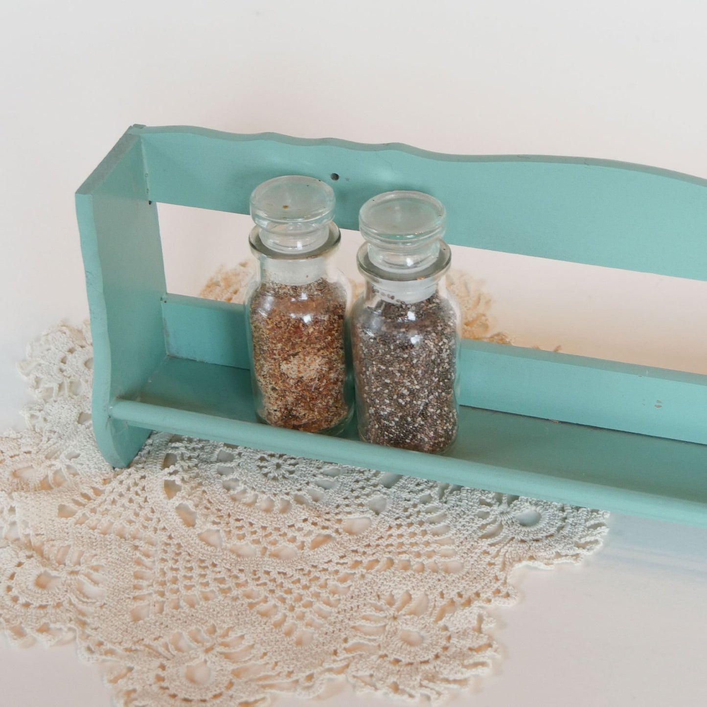 Vintage Turquoise Spice Rack Wall Shelf Vintage Spice Rack Farmhouse Spice Rack Vintage Farmhouse Kitchen Decor Vintage Kitchen Shelf Farmhouse Kitchen Decor
