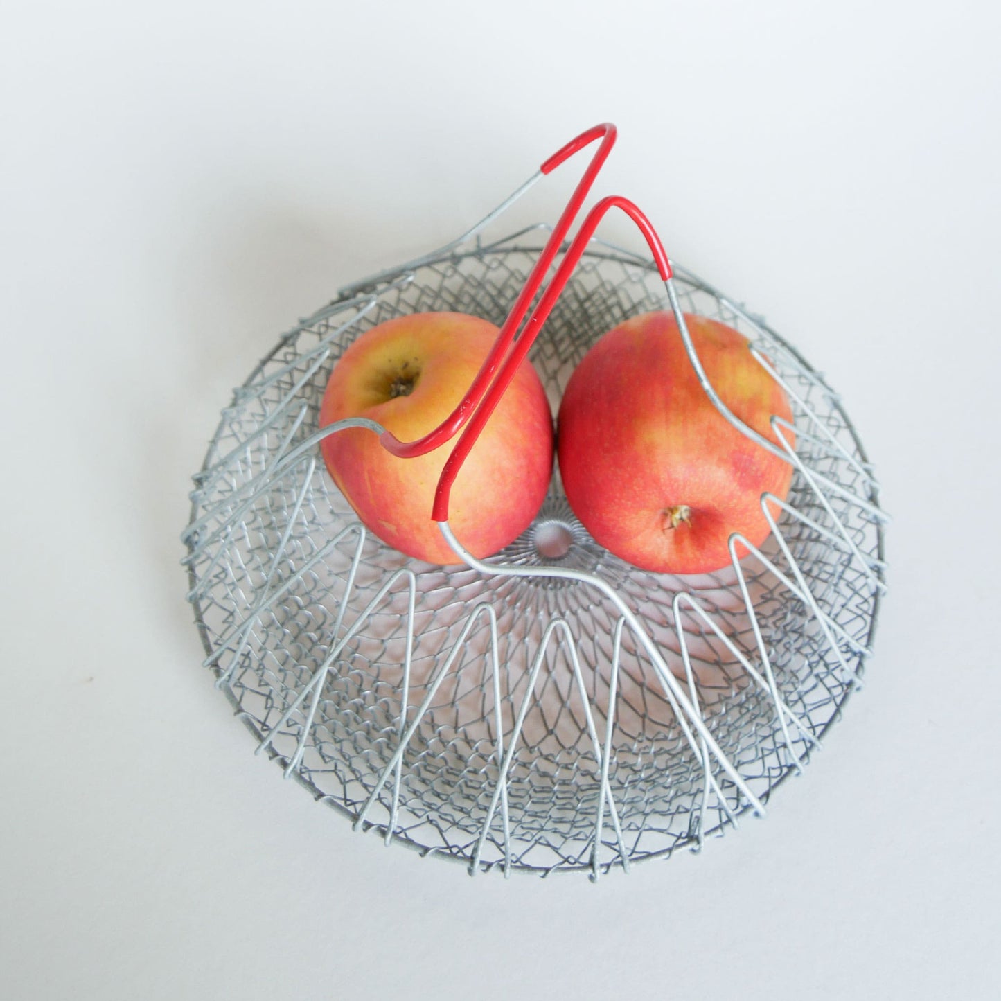 Vintage Wire Mesh Collapsible Basket with Red Handles, Vintage Farmhouse Kitchen Decor, Vintage Kitchen Decor, Vintage Wire Basket with Handle