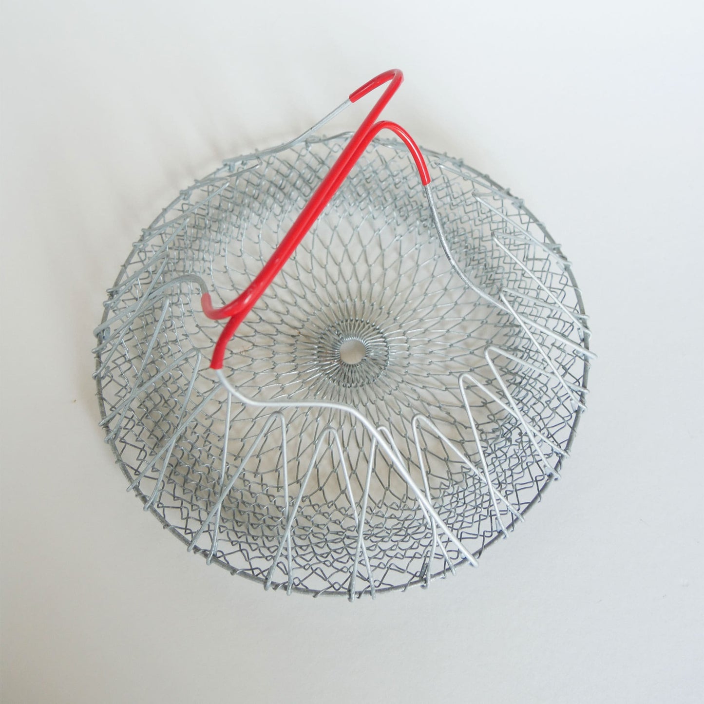 Vintage Wire Mesh Collapsible Basket with Red Handles, Vintage Farmhouse Kitchen Decor, Vintage Kitchen Decor, Vintage Wire Basket with Handle