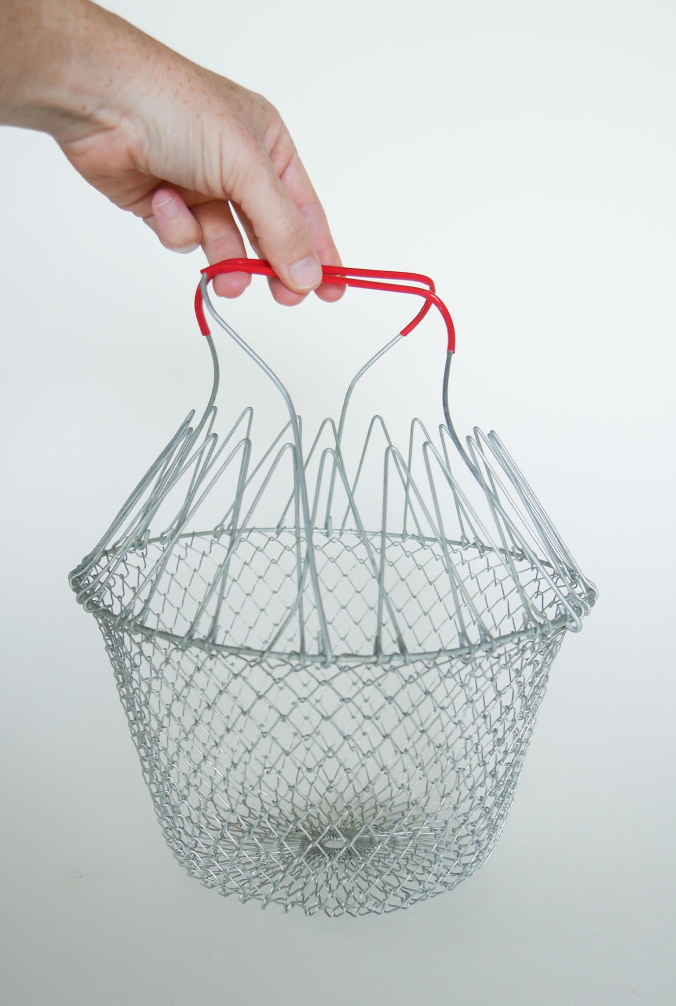Vintage Wire Mesh Collapsible Basket with Red Handles, Vintage Farmhouse Kitchen Decor, Vintage Kitchen Decor, Vintage Wire Basket with Handle