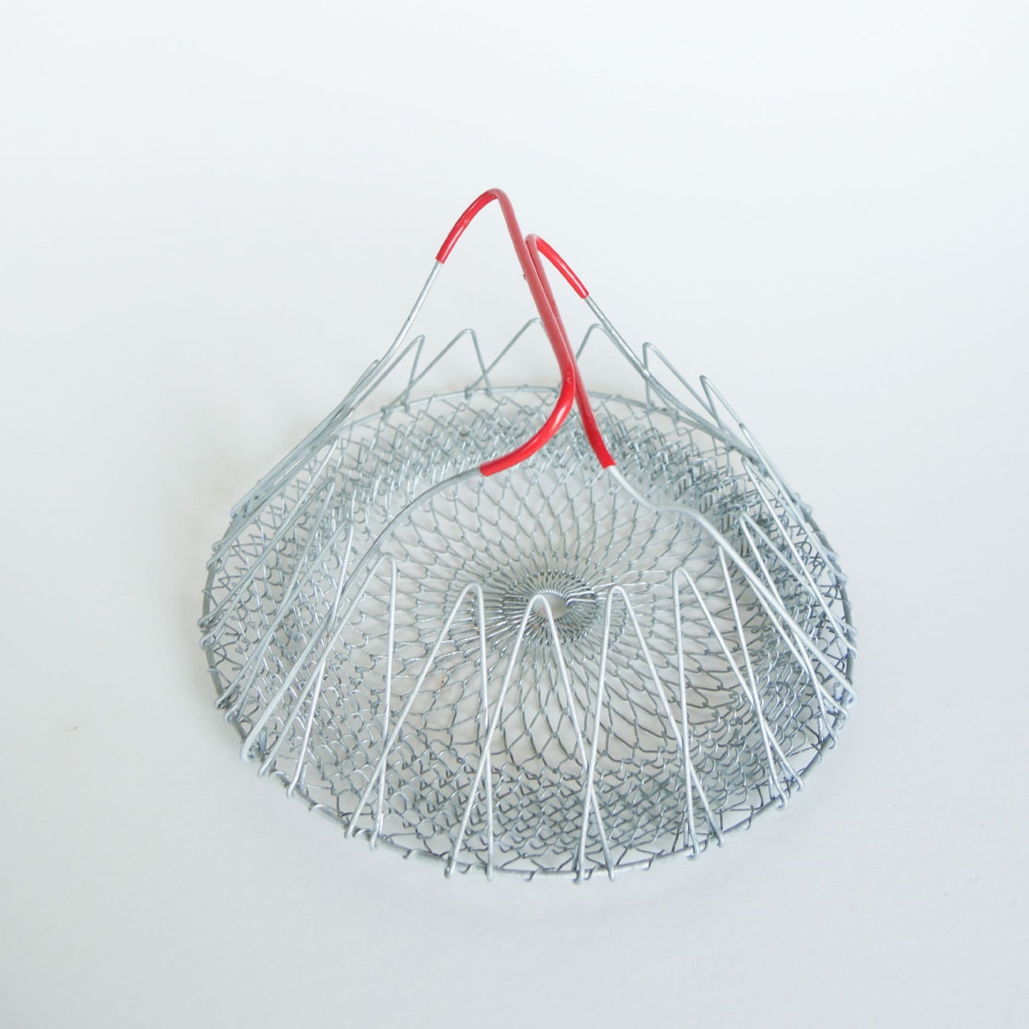 Vintage Wire Mesh Collapsible Basket with Red Handles, Vintage Farmhouse Kitchen Decor, Vintage Kitchen Decor, Vintage Wire Basket with Handle