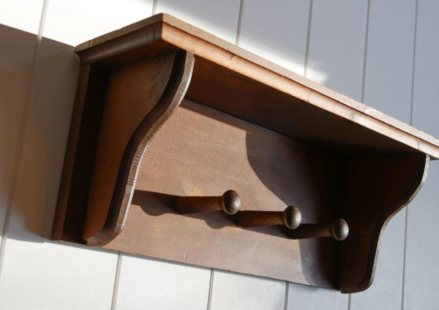 Vintage Wood Wall Shelf with Peg Hooks, Farmhouse Peg Hook Shelf, Vintage Peg Hook Shelf