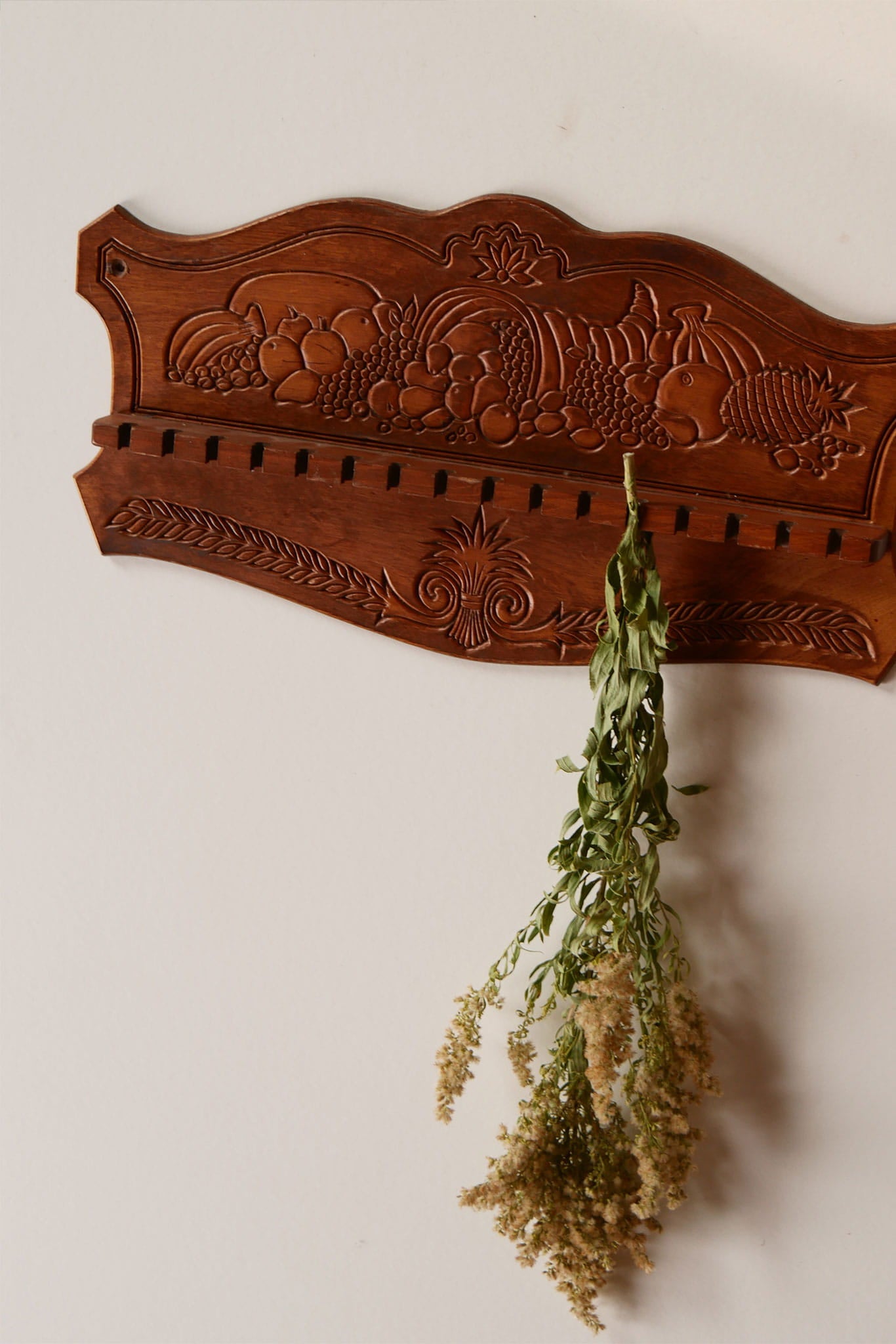 Vintage Wood Carved Spoon Holder, Harvest Design, Vintage Wood Jewelry Holder, Vintage Harvest Wood Wall Decor, Vintage Spoon Holder, Vintage Fruit Carved Wall decor, Vintage Wood Carved Harvest Wall Decor, Vintage Wall Decor