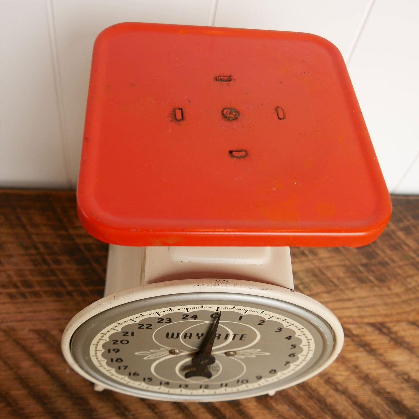 WayRite Vintage Kitchen Scale with Red Platform, Vintage Kitchen Decor 2