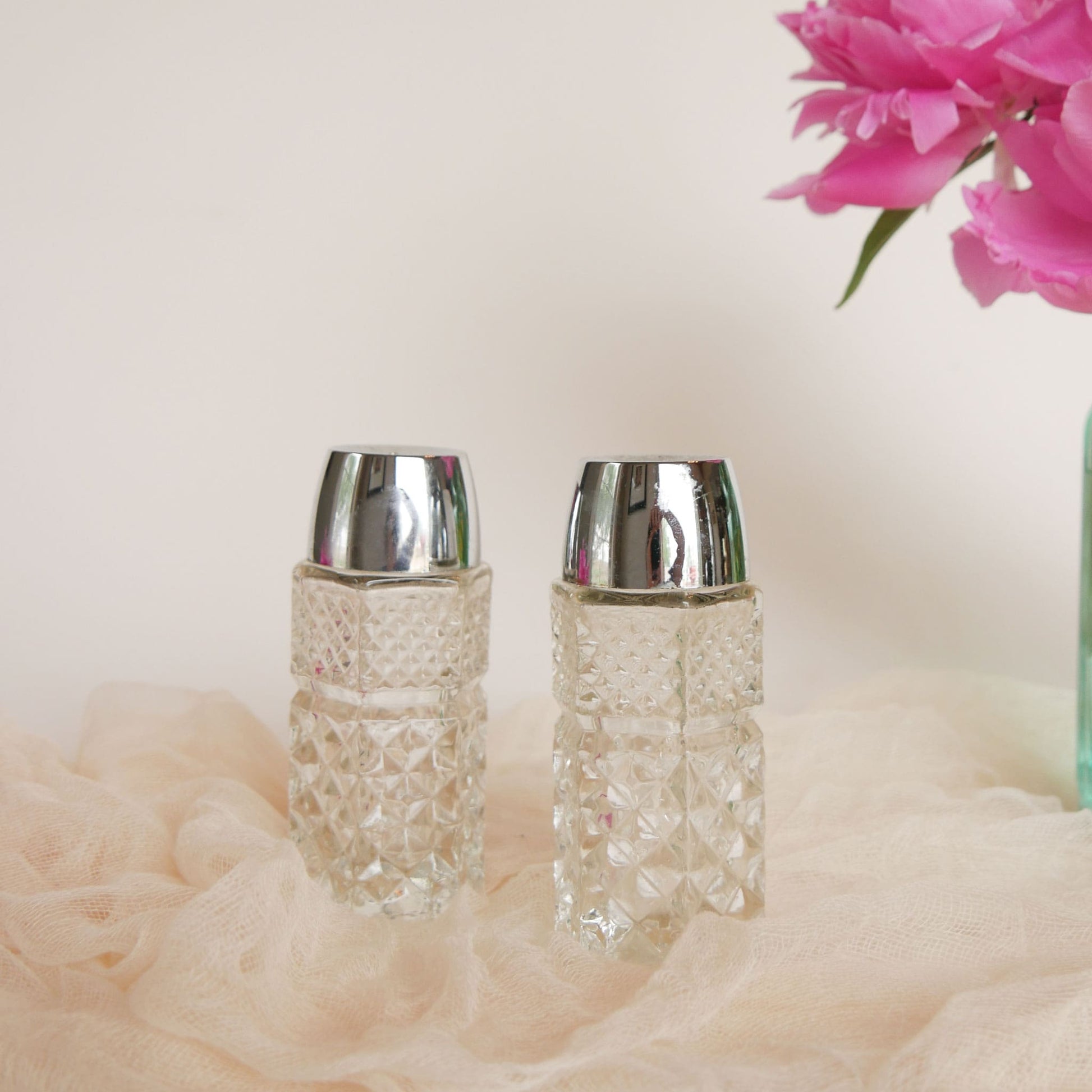 Anchor Hocking Wexford Salt and Pepper Shakers, Vintage Glass Salt and Pepper Shakers