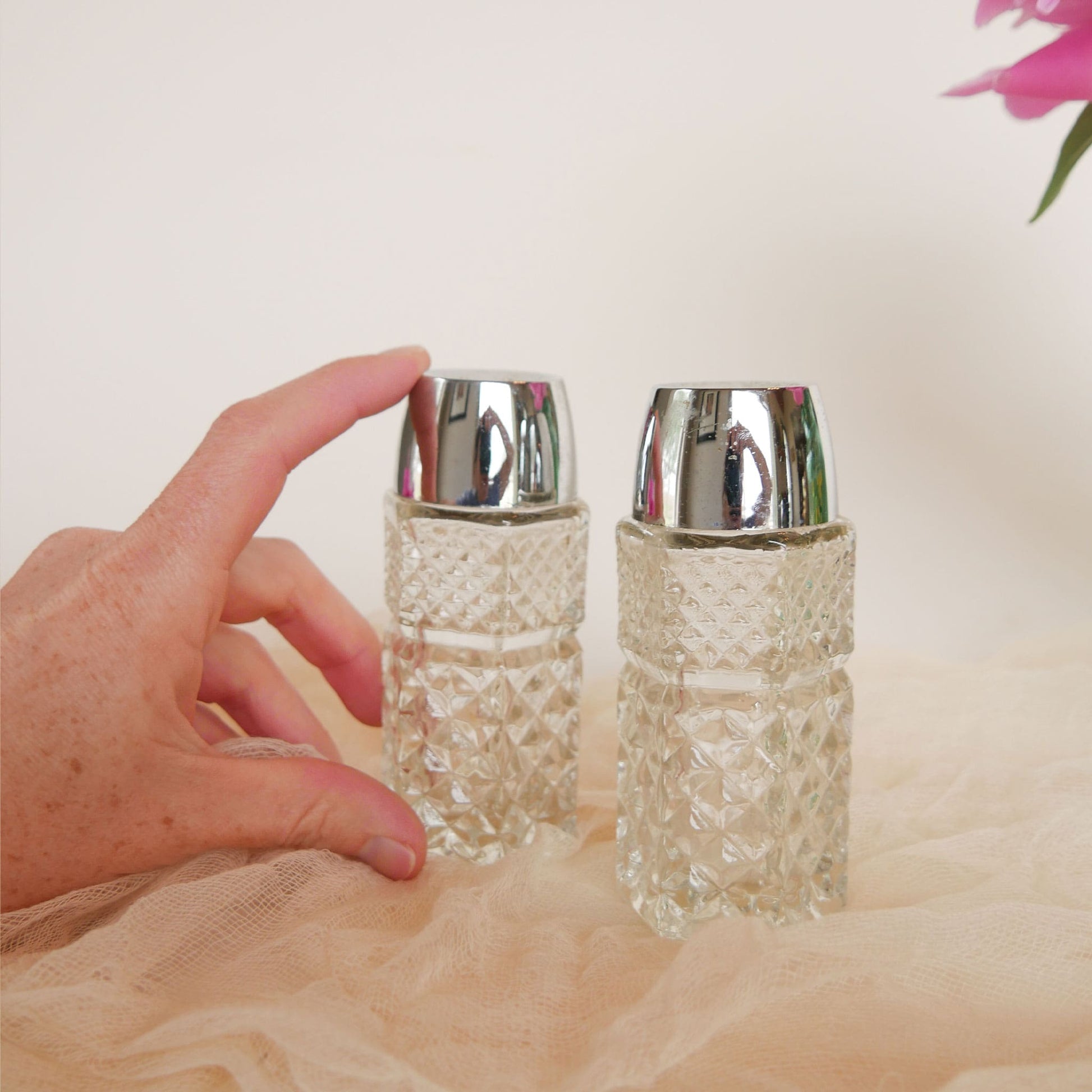 Anchor Hocking Wexford Salt and Pepper Shakers, Vintage Glass Salt and Pepper Shakers