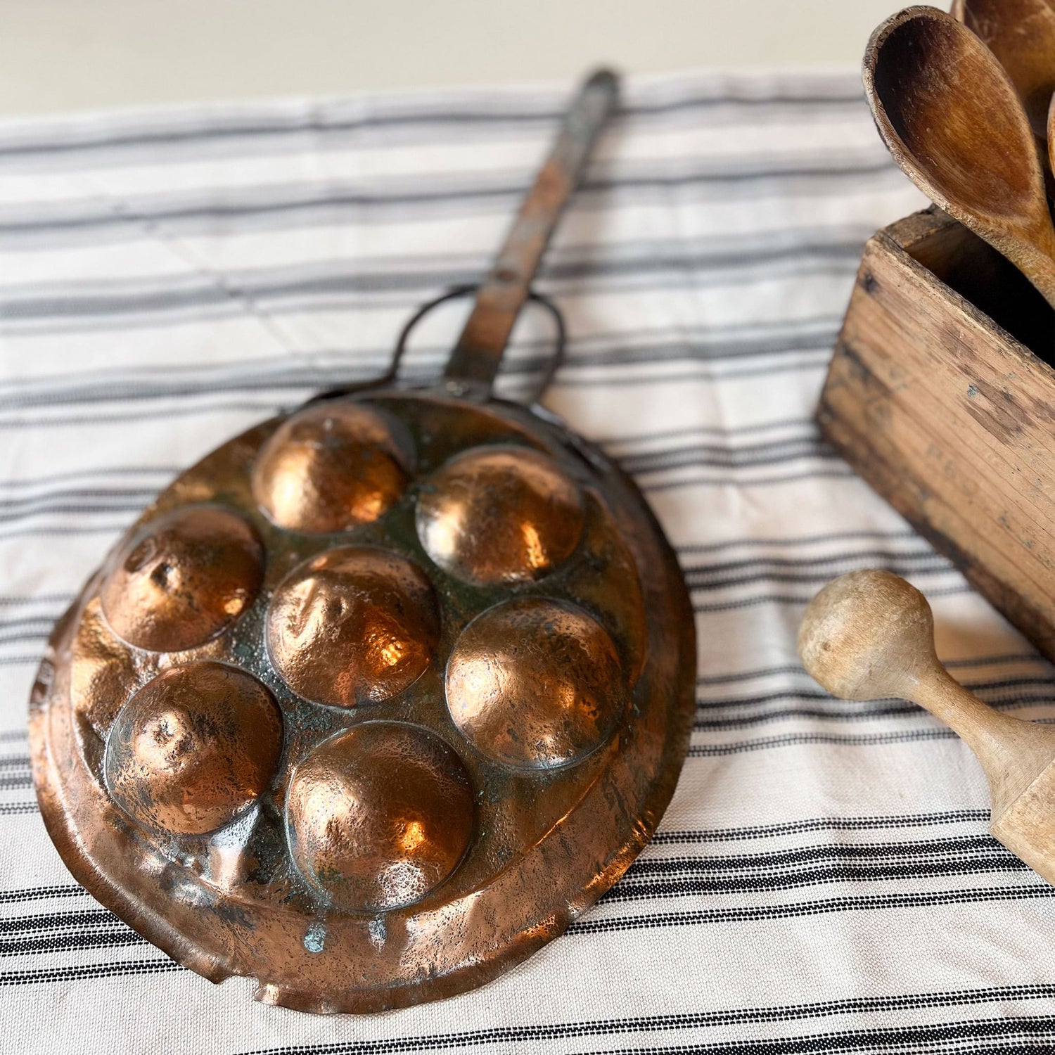 Antique Copper Egg Poacher Pan with Handle, Copper Egg Pan, Vintage Copper Egg Pan, Antique Copper Egg Pan, Primitive Copper Wall Decor