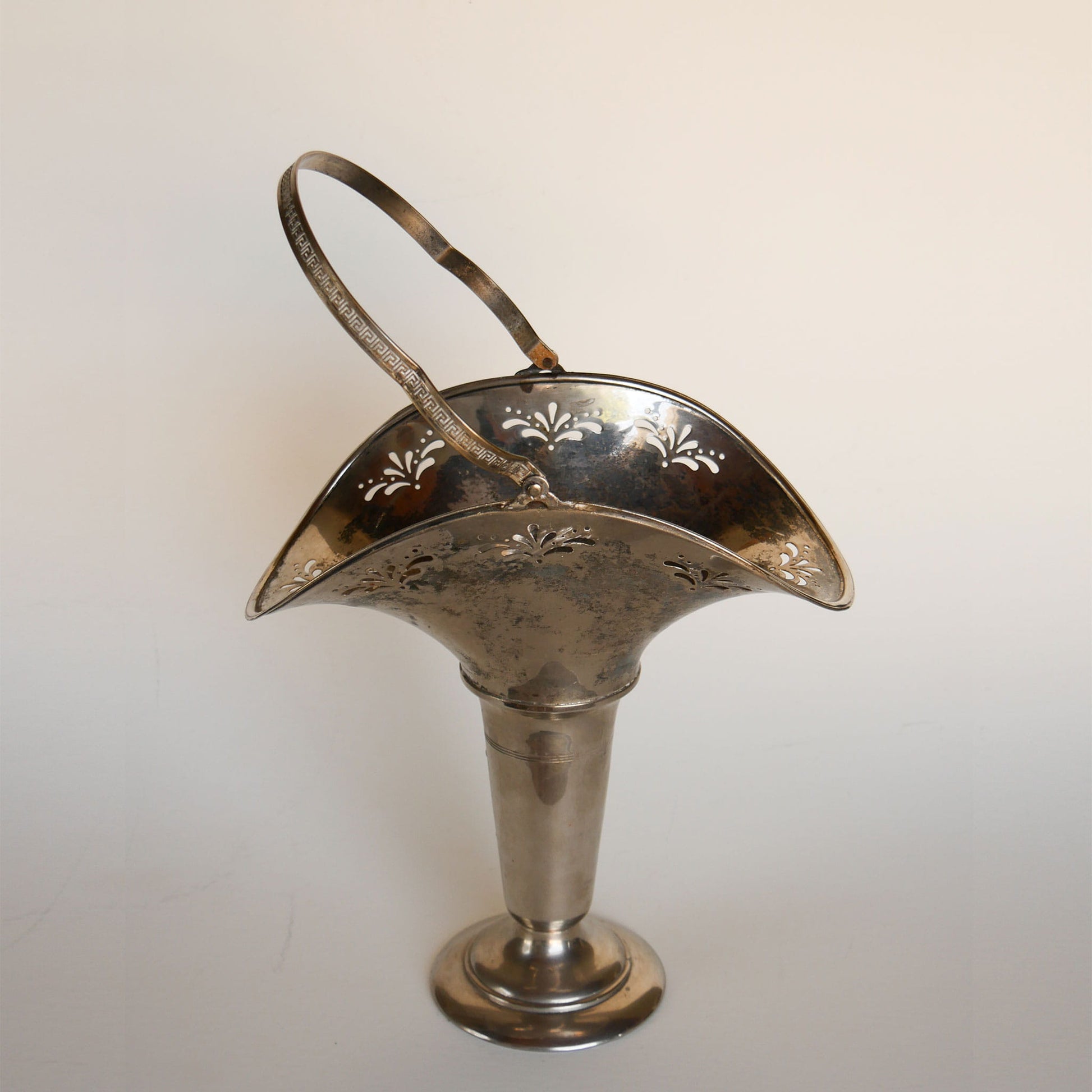 VIntage Silver-Plated Bridal Basket with Swing Handle, Silver Plated Bride Basket, VIntage Silver Plated Vase with Handle, Handled Silver Bridal Basket, Vintage Formal Silver Vase, Antique Silver Bridal Basket