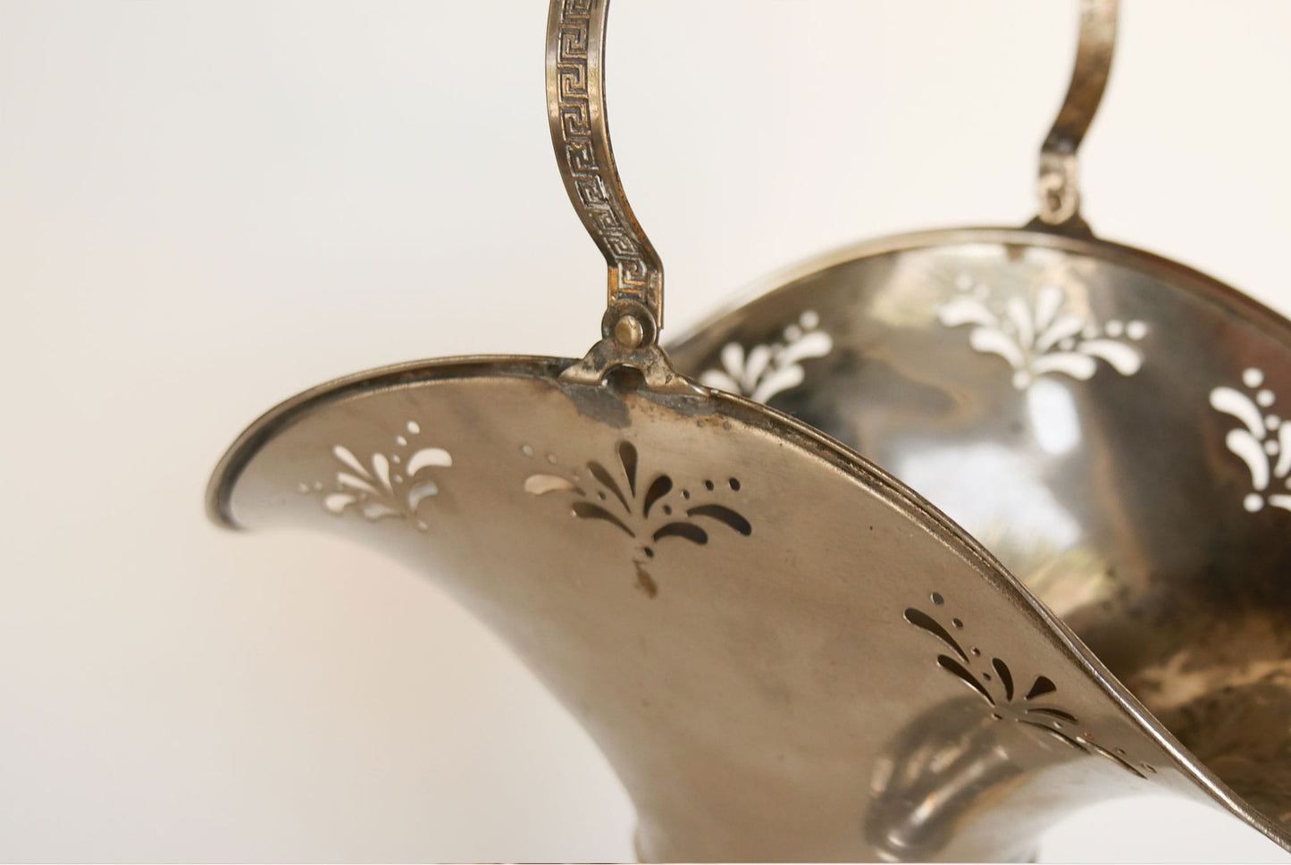 VIntage Silver-Plated Bridal Basket with Swing Handle, Silver Plated Bride Basket, VIntage Silver Plated Vase with Handle, Handled Silver Bridal Basket, Vintage Formal Silver Vase, Antique Silver Bridal Basket