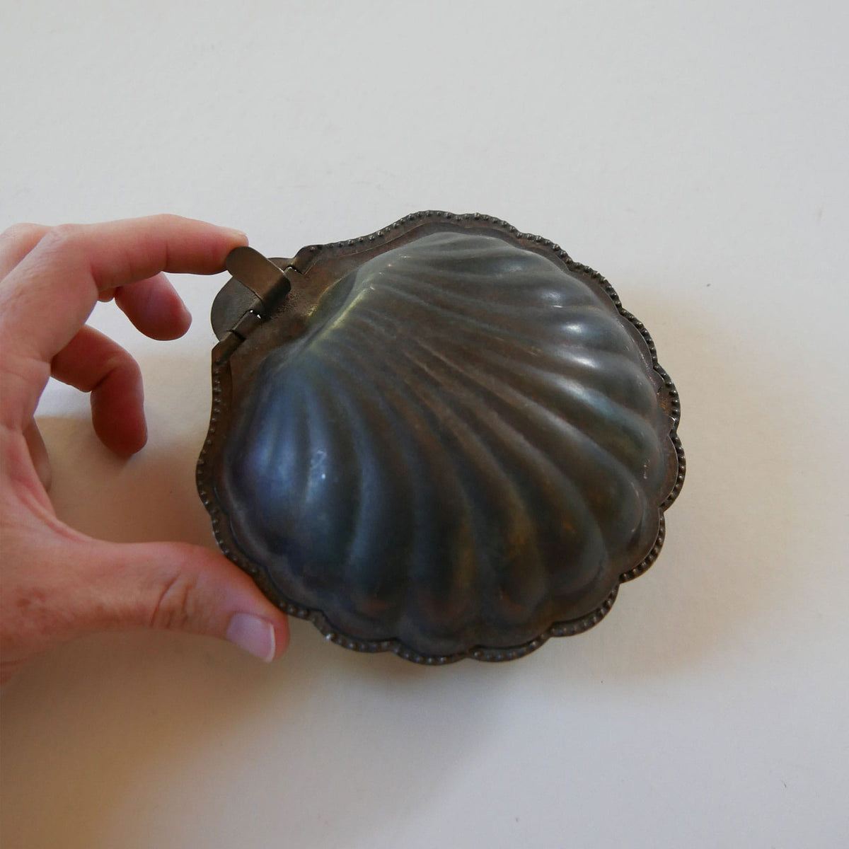 Antique Silver-Plated Clam Sheel Soap Dish, Vintage Clam Shell Dish, Vintage Silver Clam Shell Dish, Antique Soap Dish, Antique Shell Soap Dish, Vintage Nautical Decor, Antique Nautical Decor