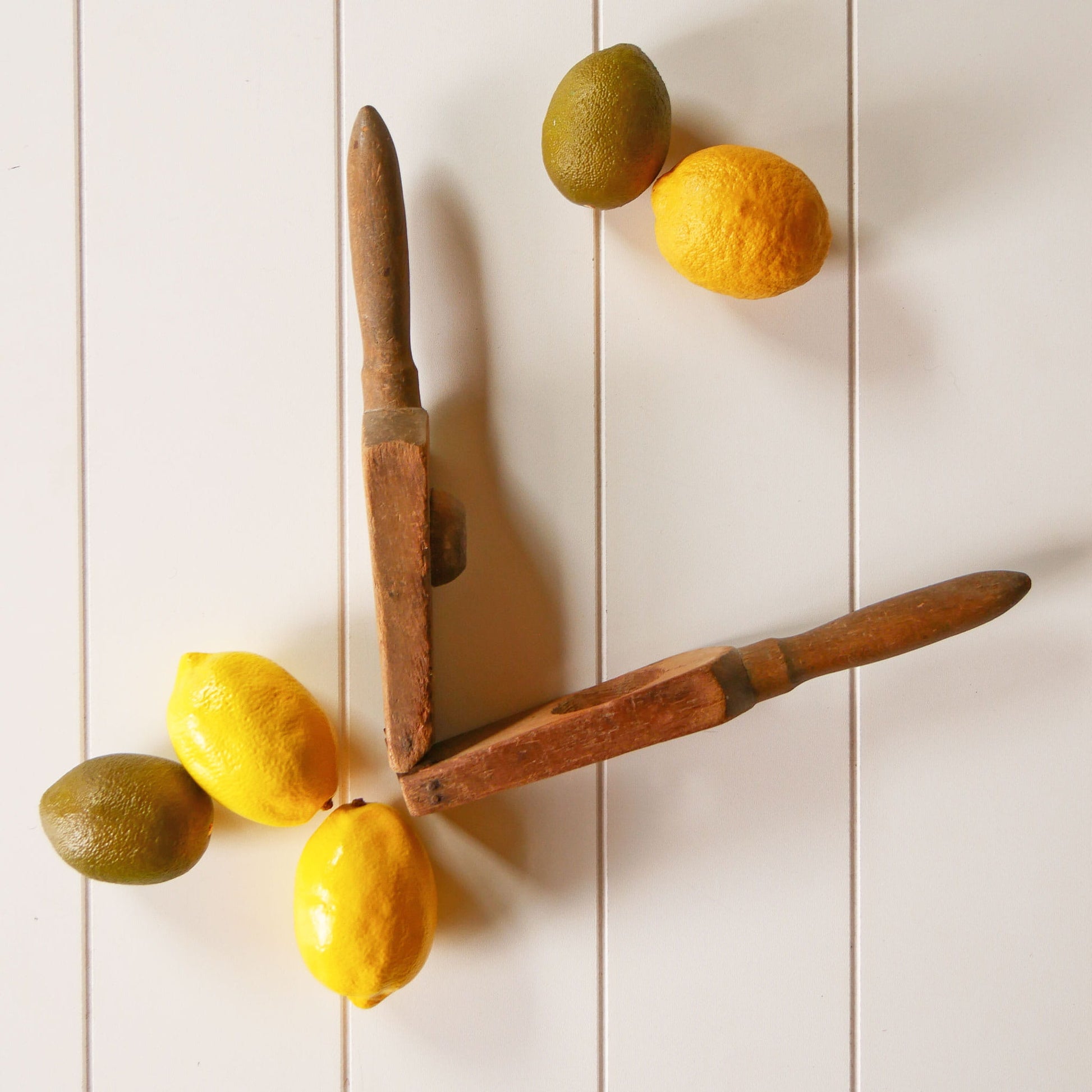 Primitive Wood Lemon Squeezer, Farmhouse Decor, Vintage Wood mold, Vintage Wood Lemon Juicer, Primtive Kitchen Decor, Primitive Wood Decor, Vintage Kitchen Utensils, Primtive Wood Utensils