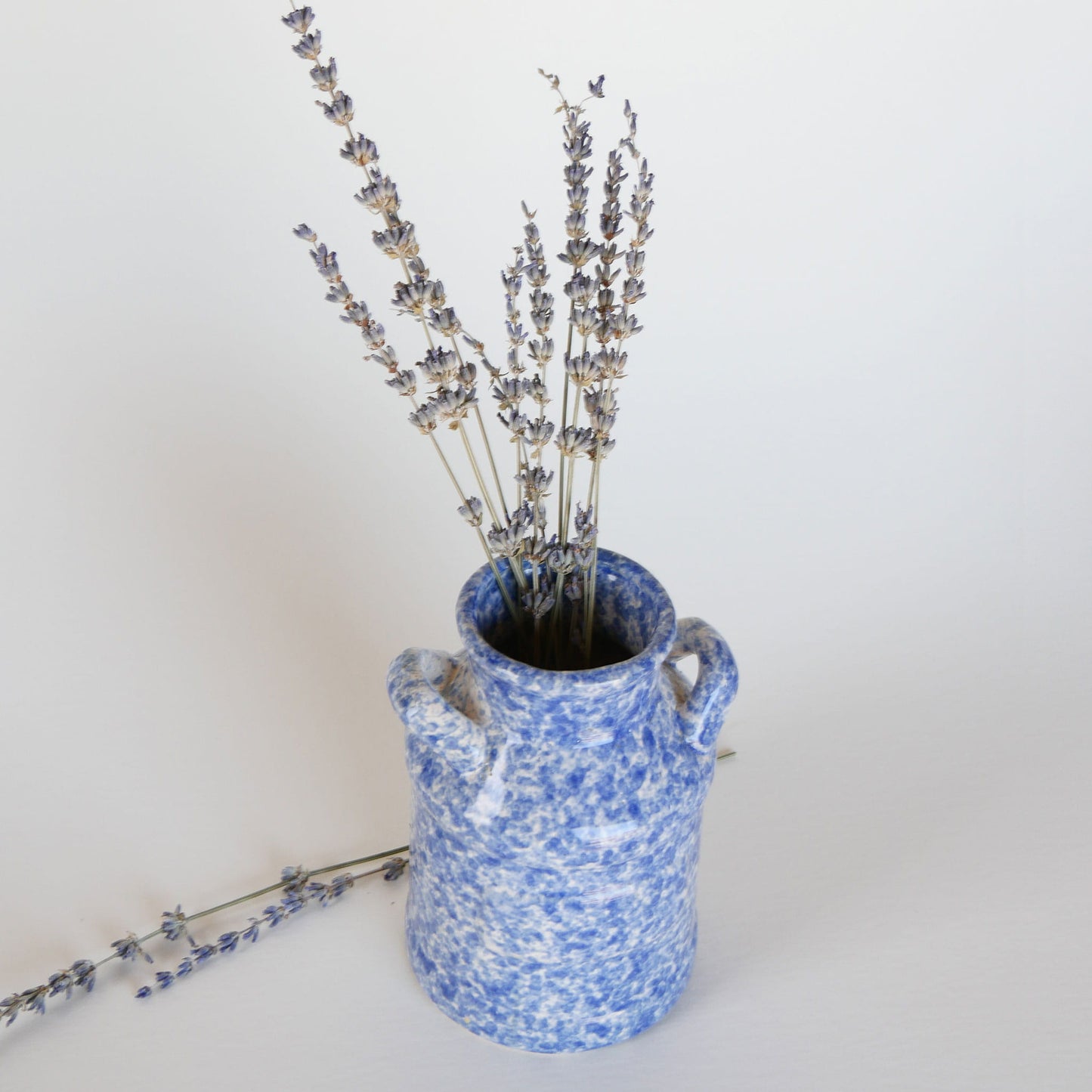 Vintage Blue and White Swirl Milk Can Utensil Holder, Vintage Farmhouse Milk Can DEcor, Vintage Blue and White DEcor, Vintage Farmhouse Kitchen, Vintage Swirl Milk Can, Vintage Small Milk Can Spoon Holder