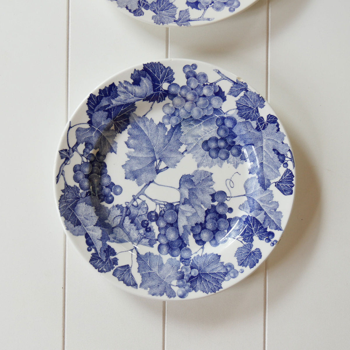 Pair of Vintage Windsor & Browne Blue Grape Vine Plates – Made in Italy, Vintage Italian Plates, Vintage Blue and White Italian Plates, Vintage Made in Italy Plates, Vintage Blue and White Fruit Plates